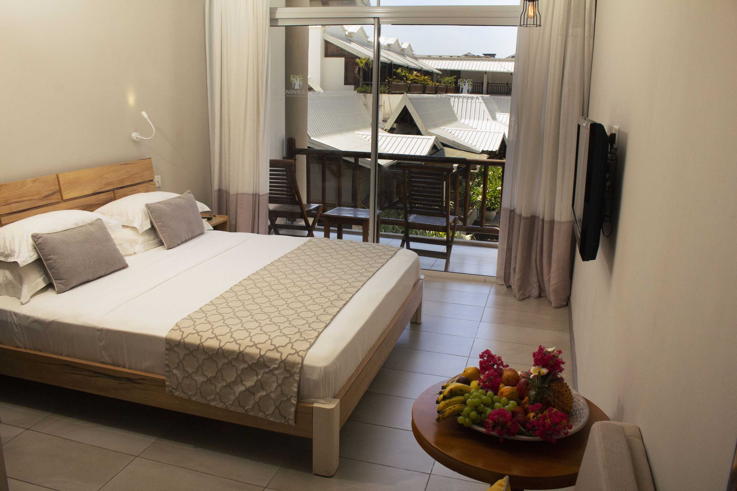 Gift card for Le Peninsula Bay Beach Resort Gift card for Le Peninsula Bay Beach Resort
