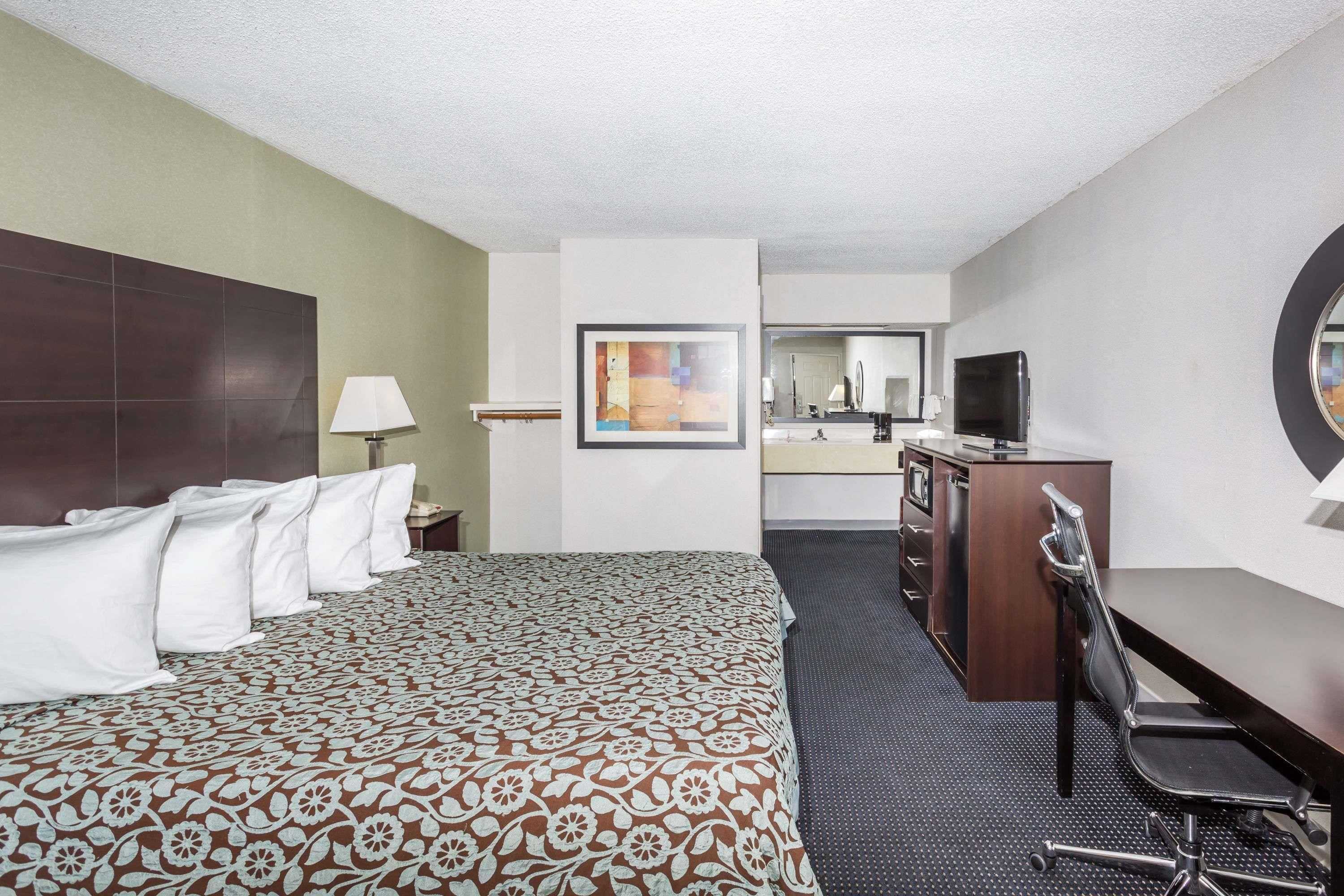Gift card for Days Inn by Wyndham Hendersonville Gift card for Days Inn by Wyndham Hendersonville