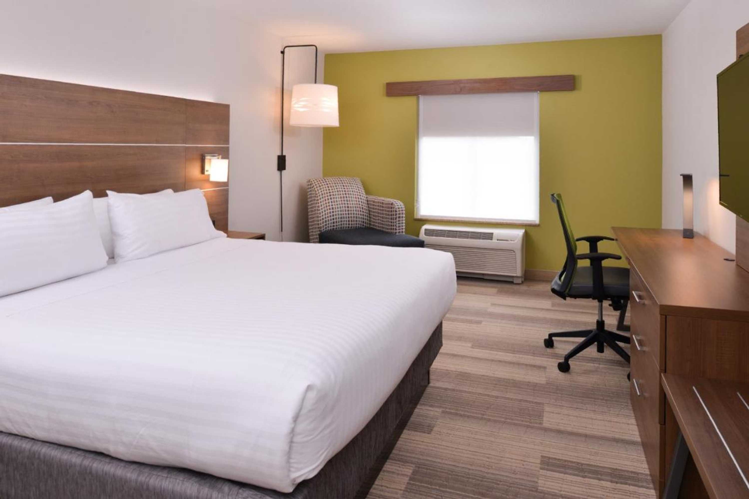 Gift card for Holiday Inn Express & Suites Parkersburg-Mineral Wells by Ihg Gift card for Holiday Inn Express & Suites Parkersburg-Mineral Wells by Ihg