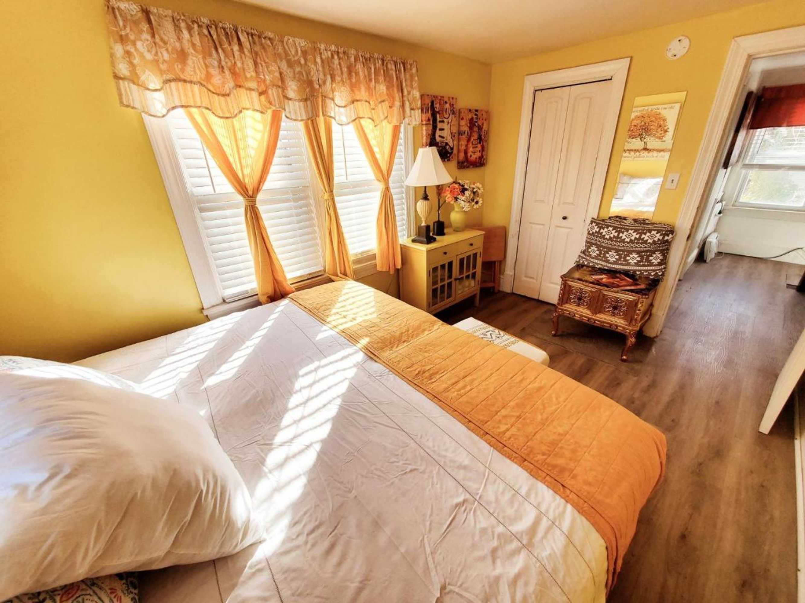 Gift card for Room-Yellow Rm Dover- Del State, Bayheal