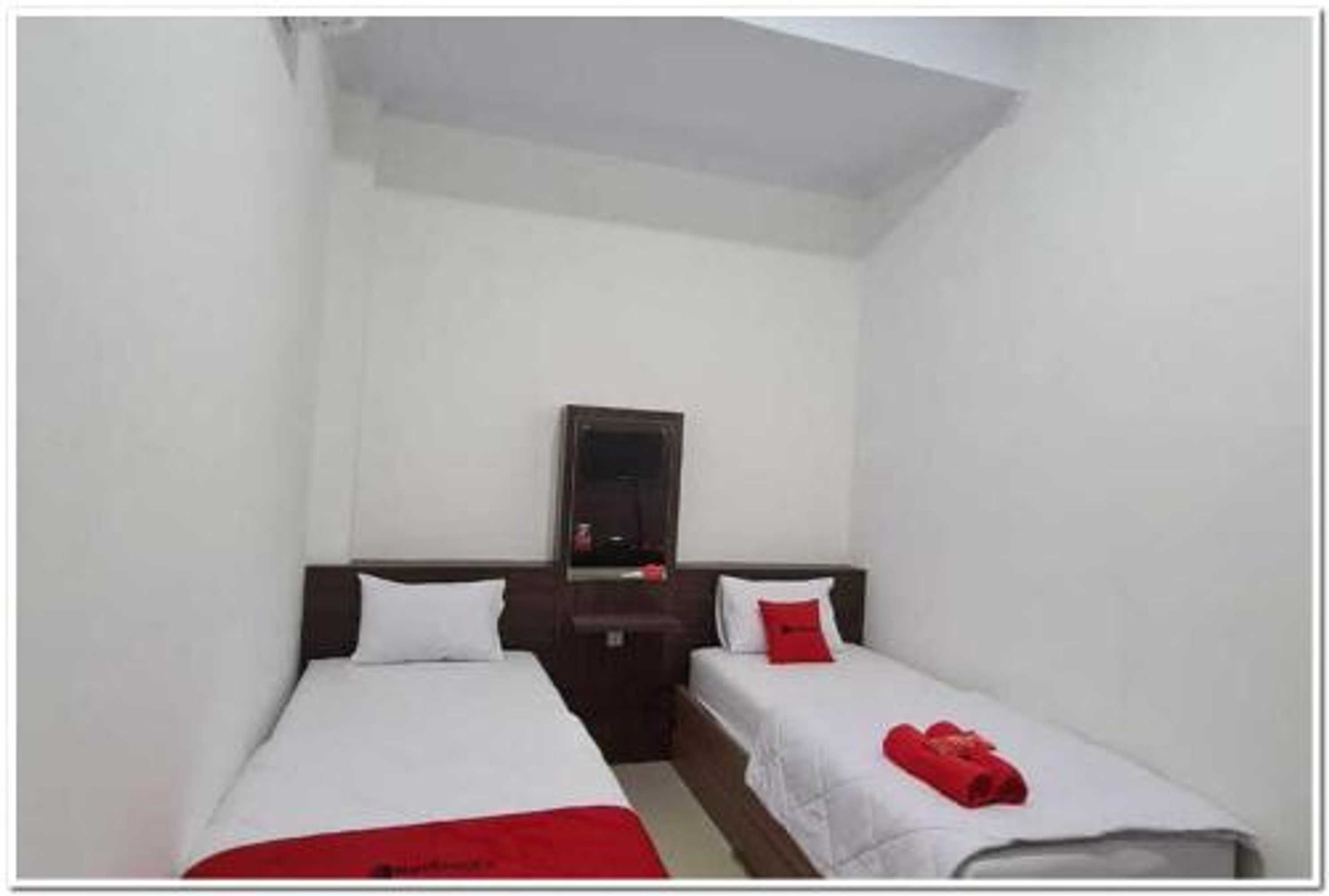 Gift card for Reddoorz Near Moro Mall Purwokerto 2 Gift card for Reddoorz Near Moro Mall Purwokerto 2