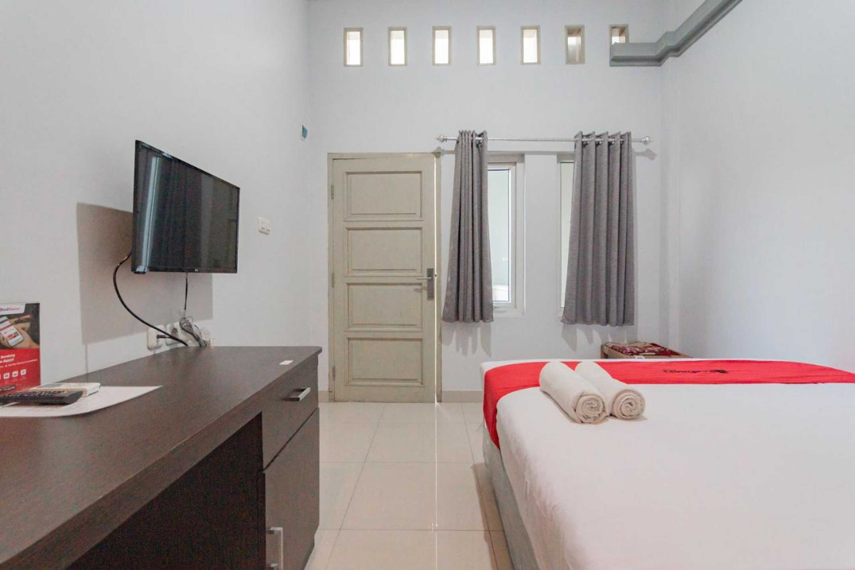 Gift card for Reddoorz Plus Syariah @ Tuparev Cirebon 3