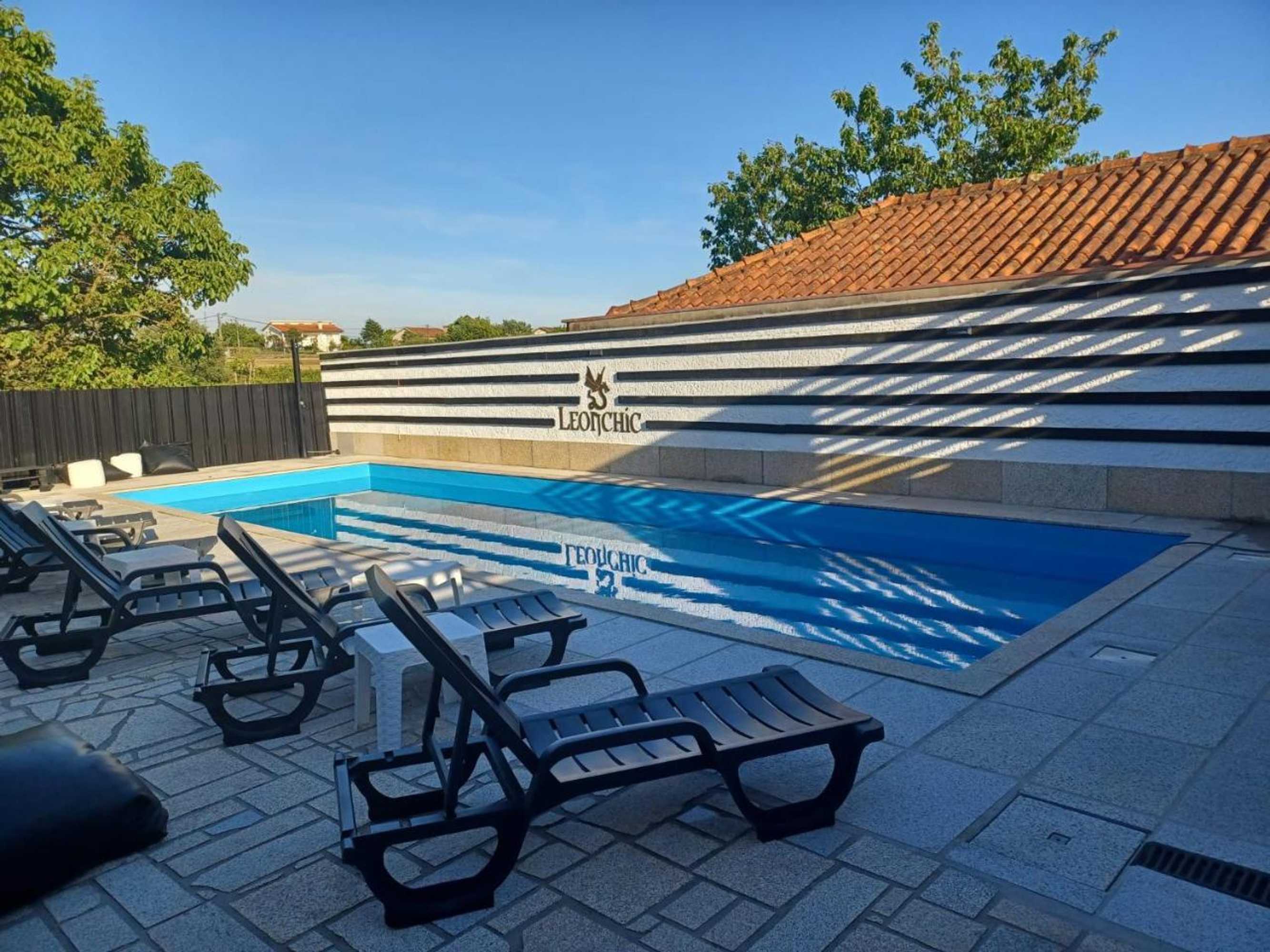 Gift card for Leonchic - Guest House Com Piscina de Água Salgada