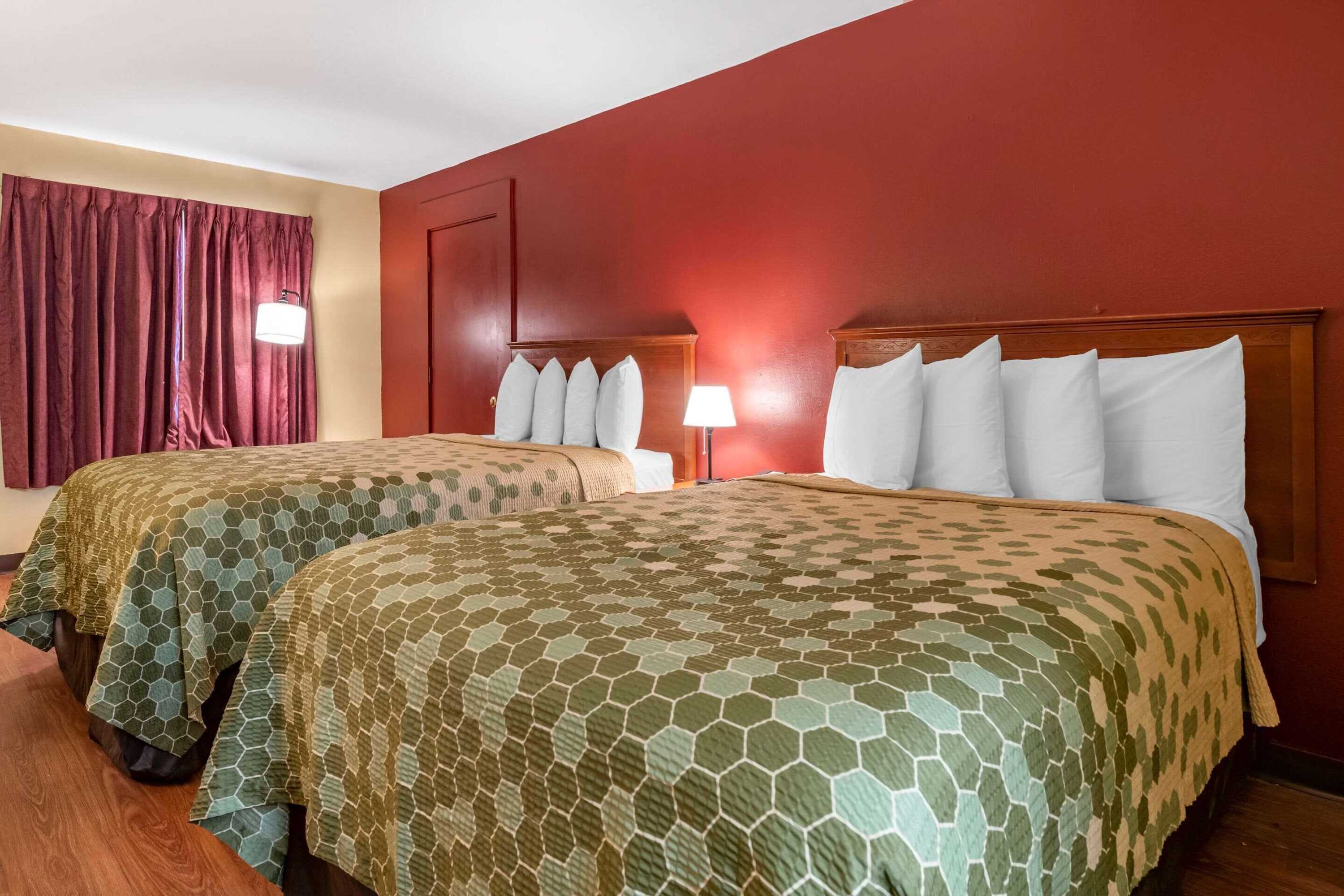 Gift card for Econo Lodge Inn & Suites Maingate Central Gift card for Econo Lodge Inn & Suites Maingate Central