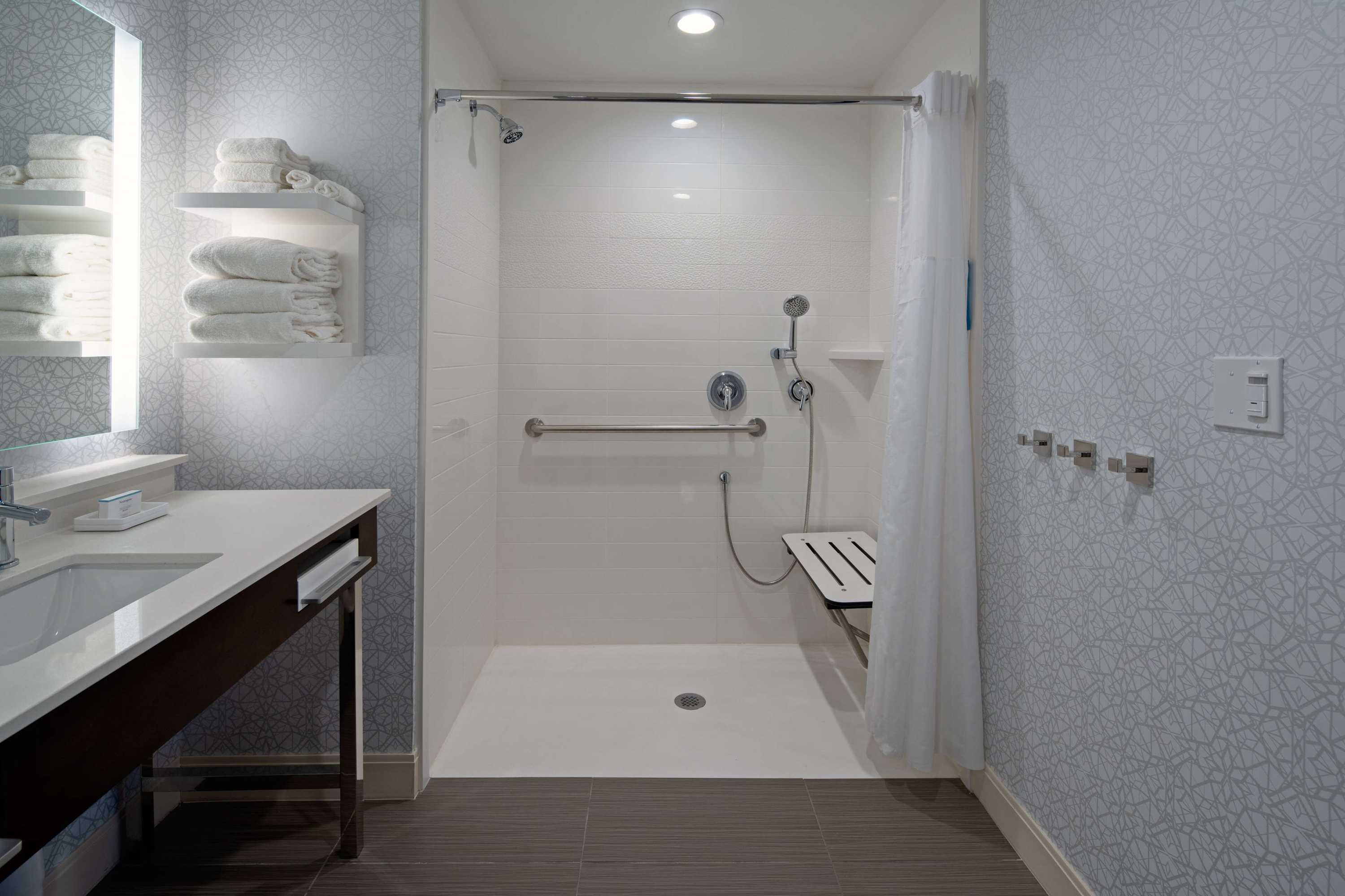 Gift card for Hampton Inn & Suites Gilroy