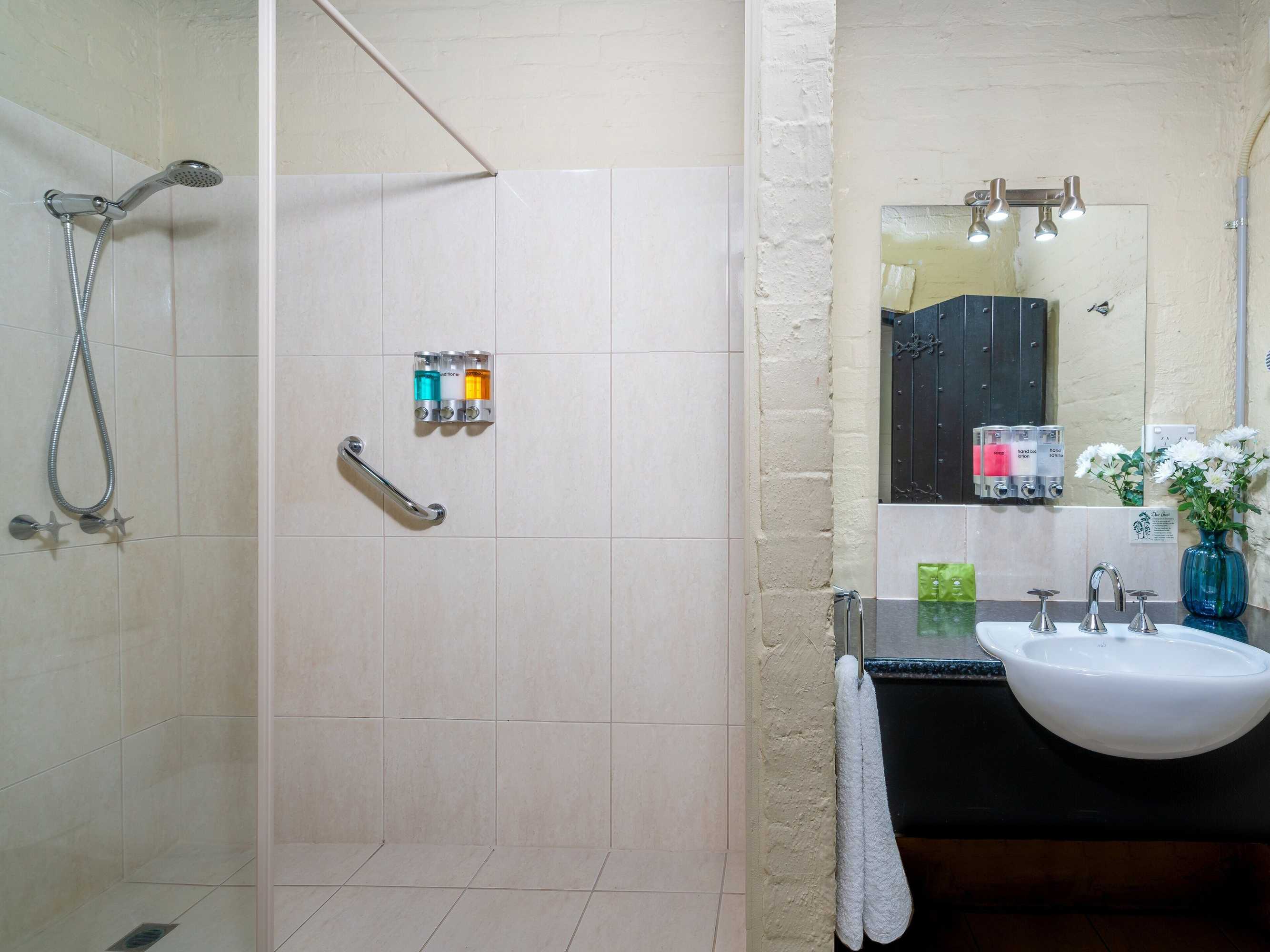 Gift card for Leisure Inn Penny Royal Hotel & Apartments Gift card for Leisure Inn Penny Royal Hotel & Apartments