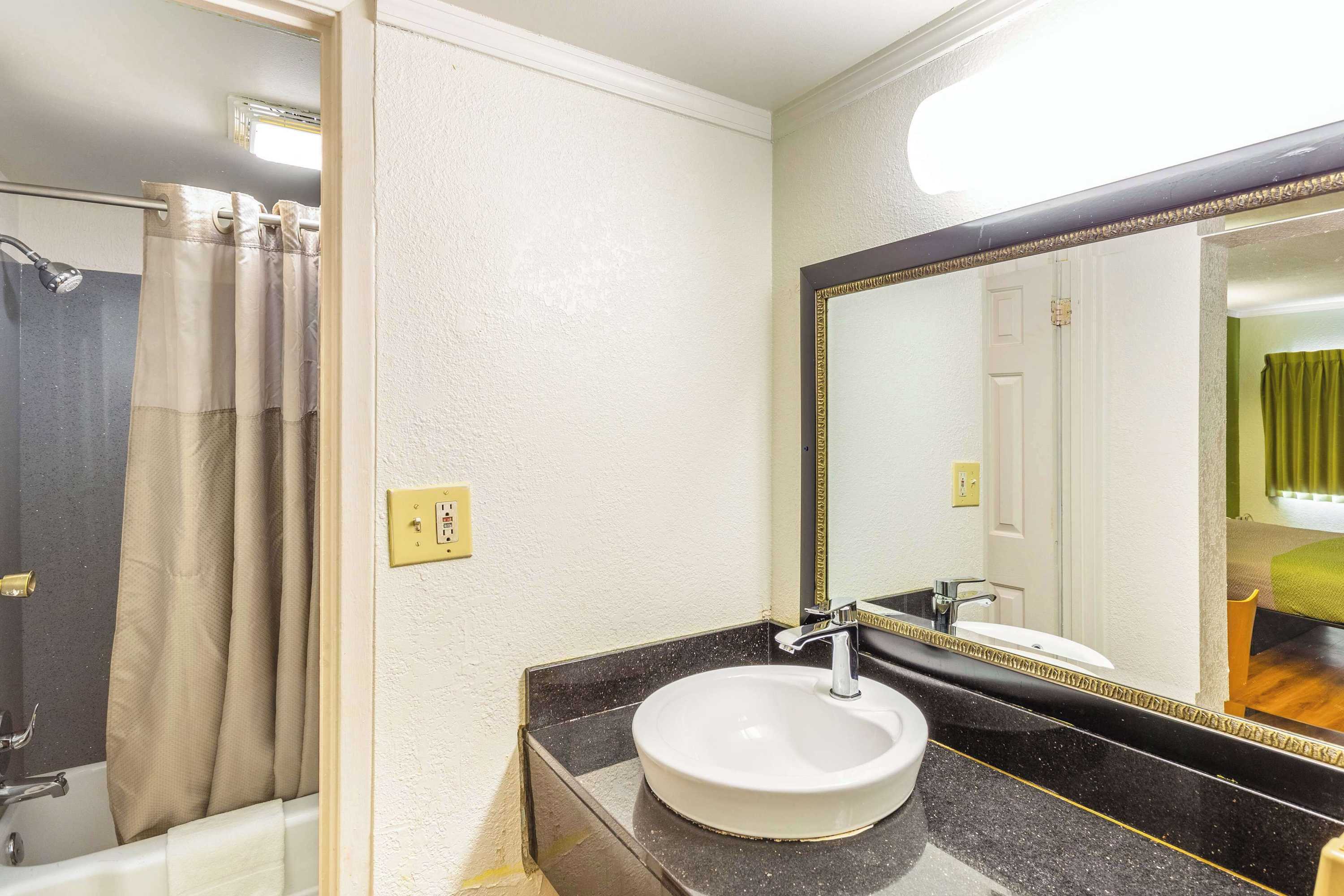 Gift card for Motel 6 Huntington, WV