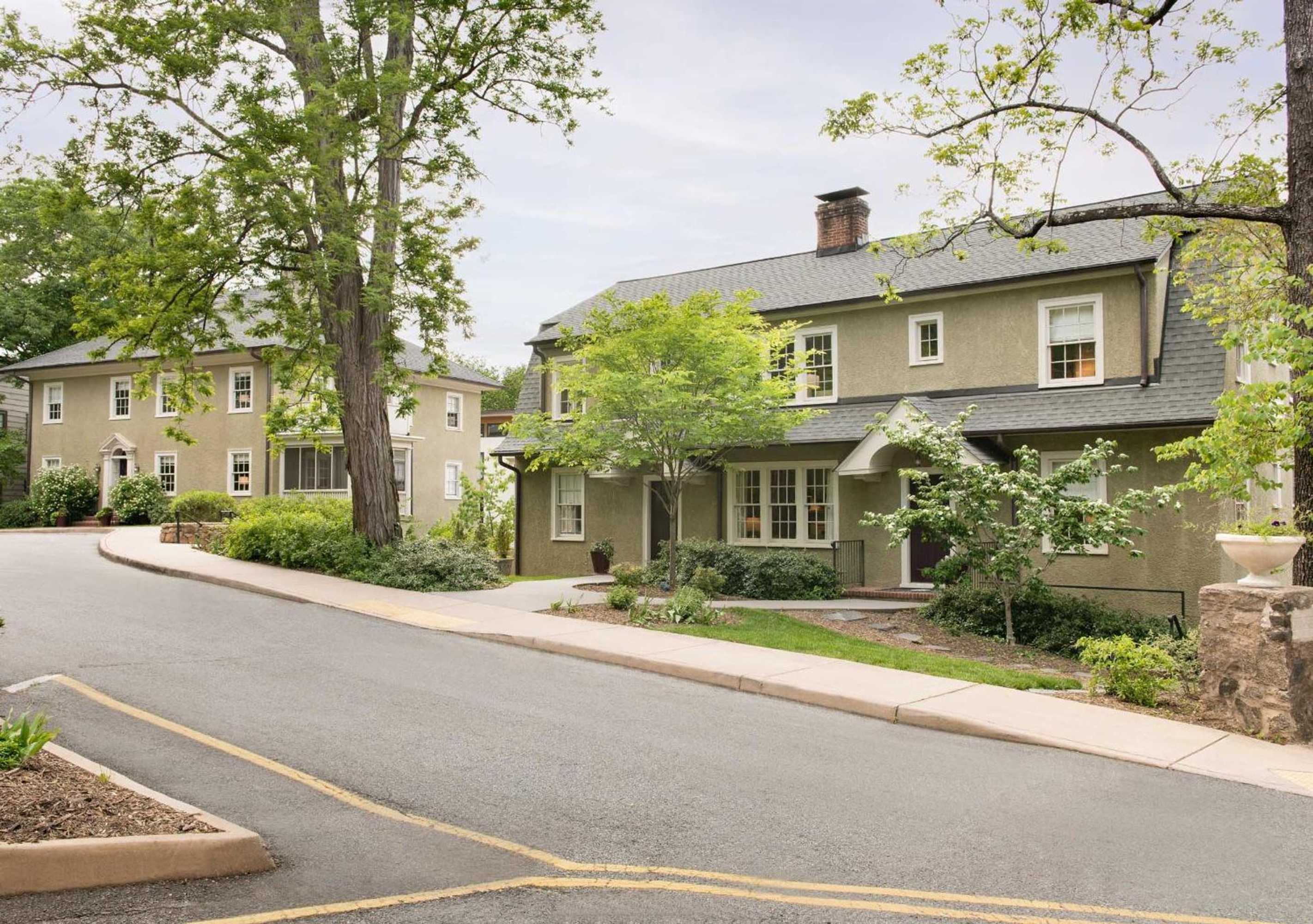 Gift card for Oakhurst Inn at The University Gift card for Oakhurst Inn at The University
