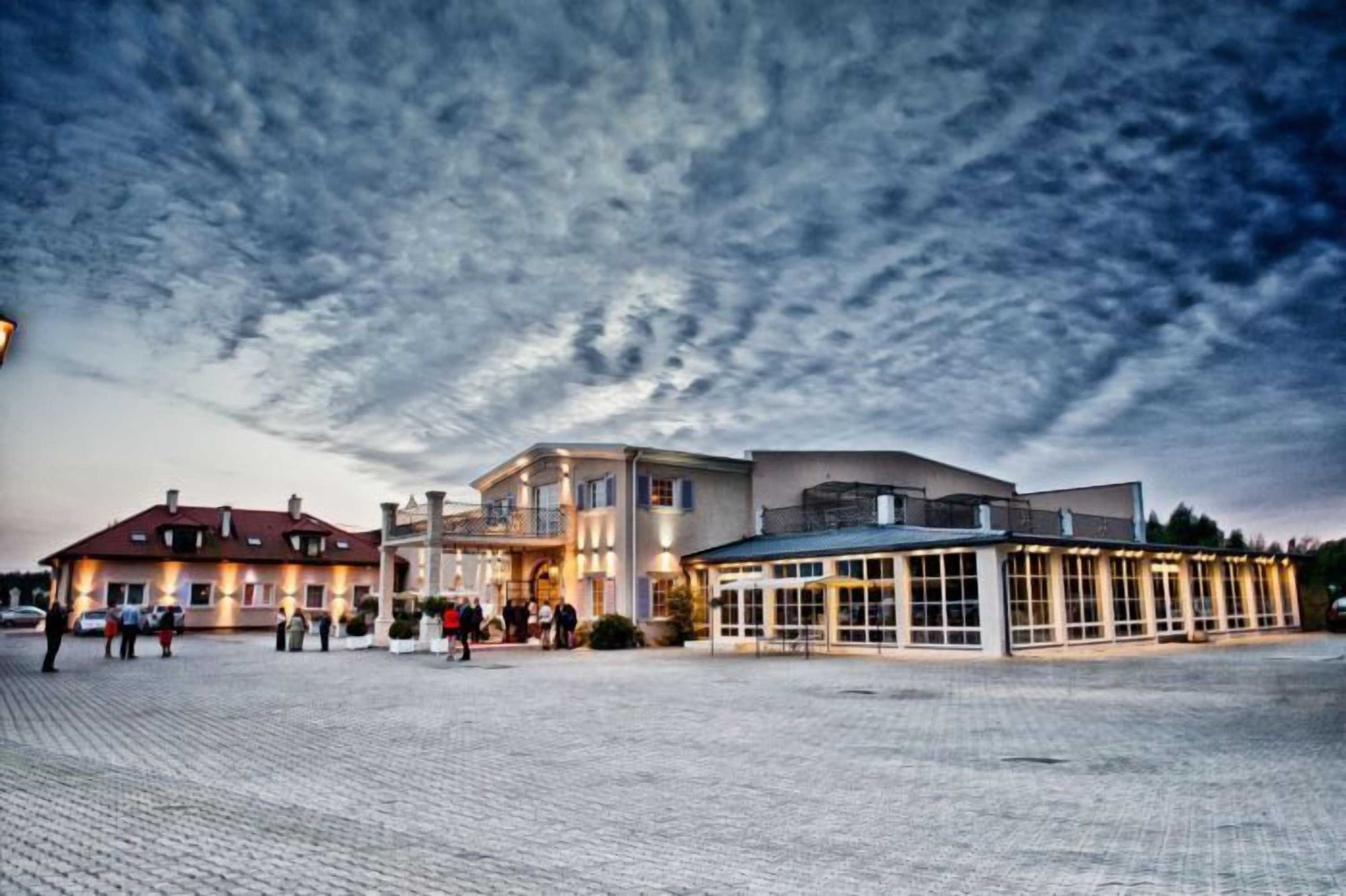 Gift card for Riviera Resort Modlin Airport Gift card for Riviera Resort Modlin Airport