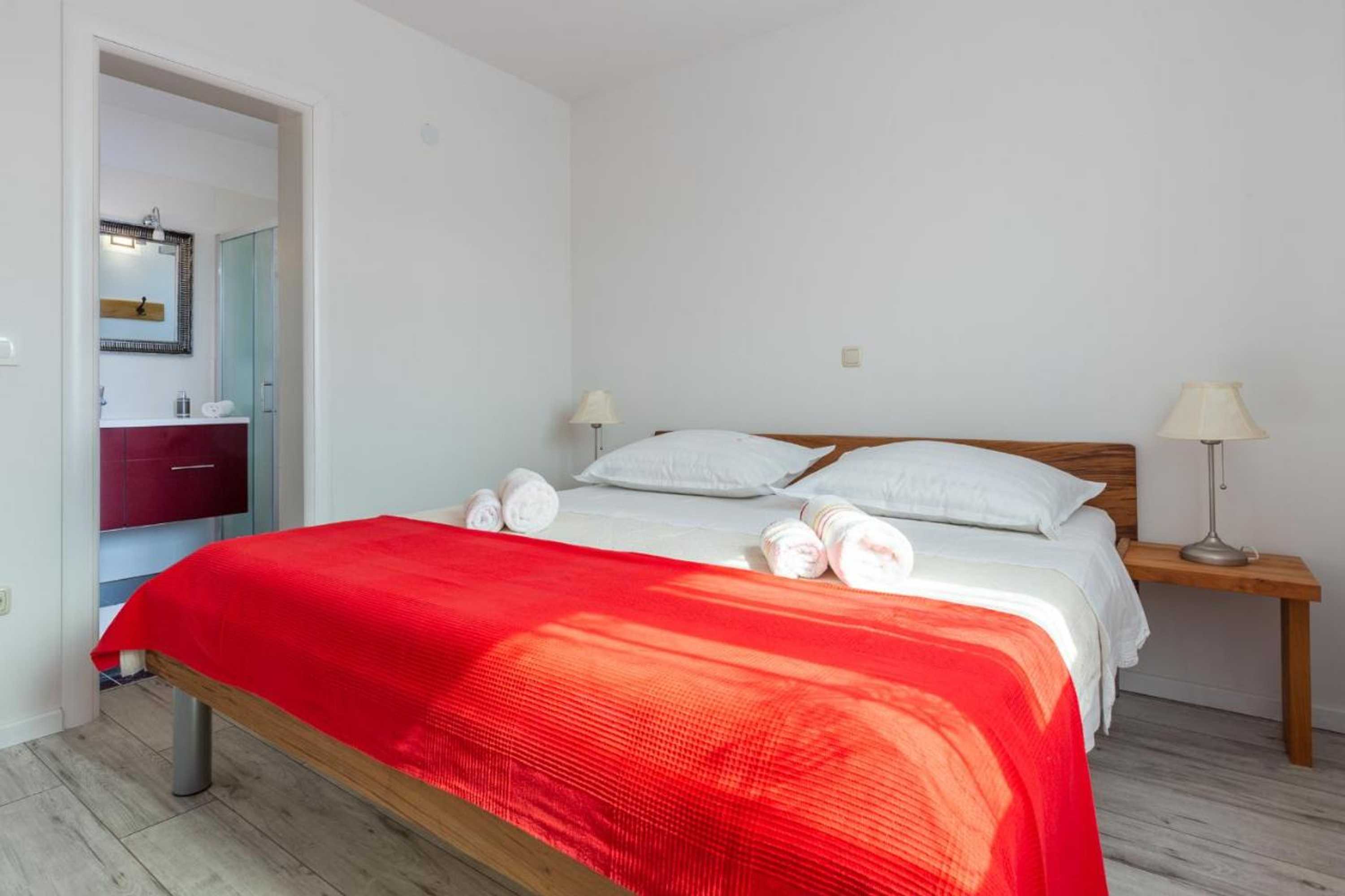 Gift card for Geräumige Villa Deni Mit Pool