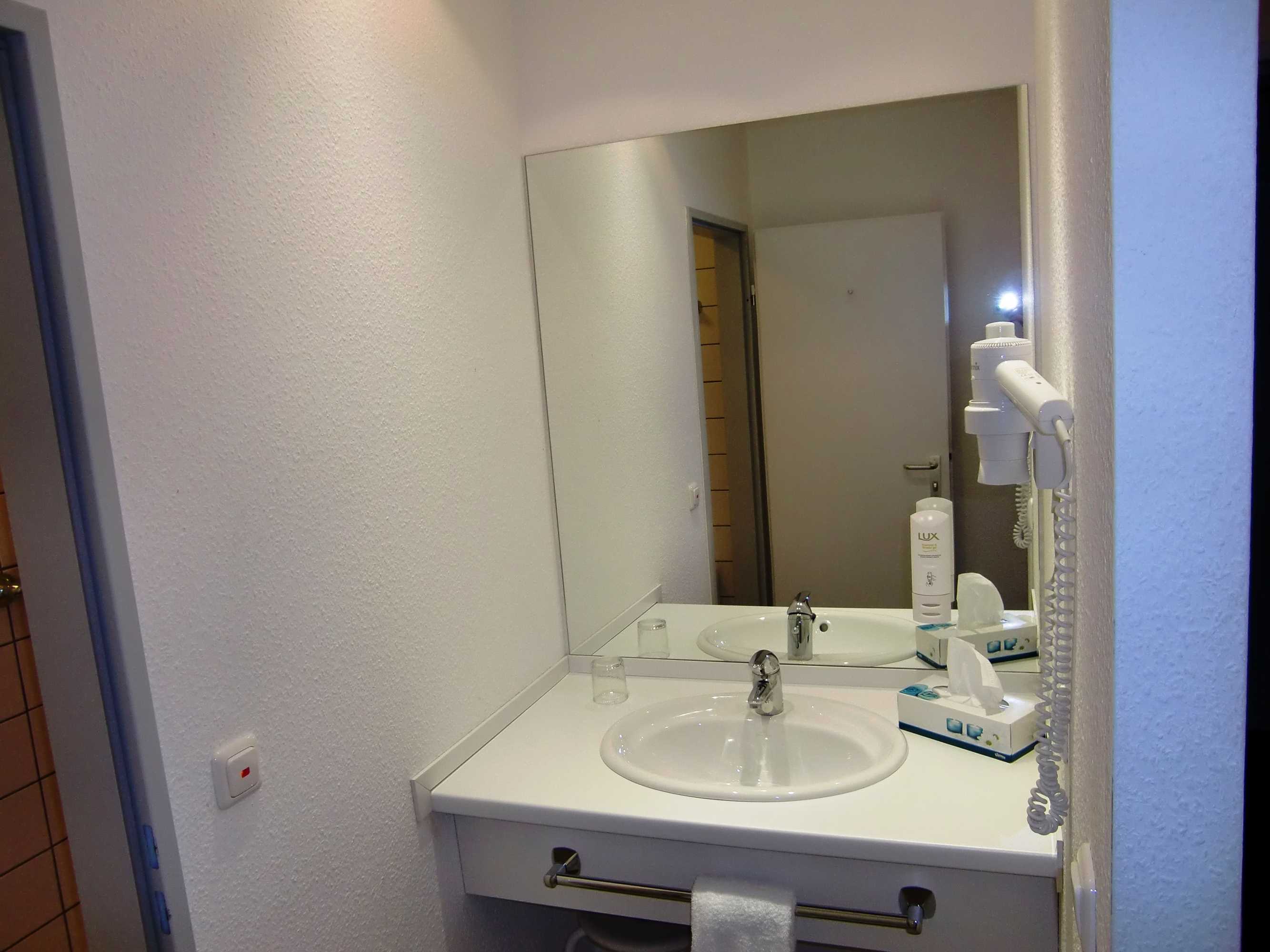 Gift card for Center Hotel Drive Inn