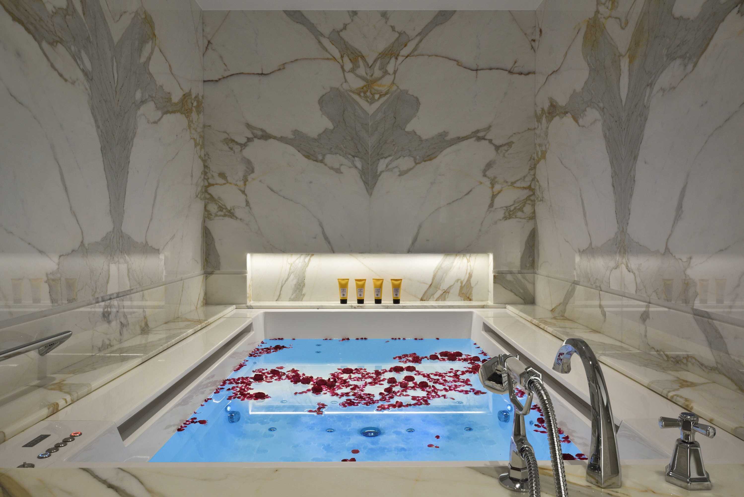Gift card for Hotel Splendide Royal - The Leading Hotels of The World Gift card for Hotel Splendide Royal - The Leading Hotels of The World