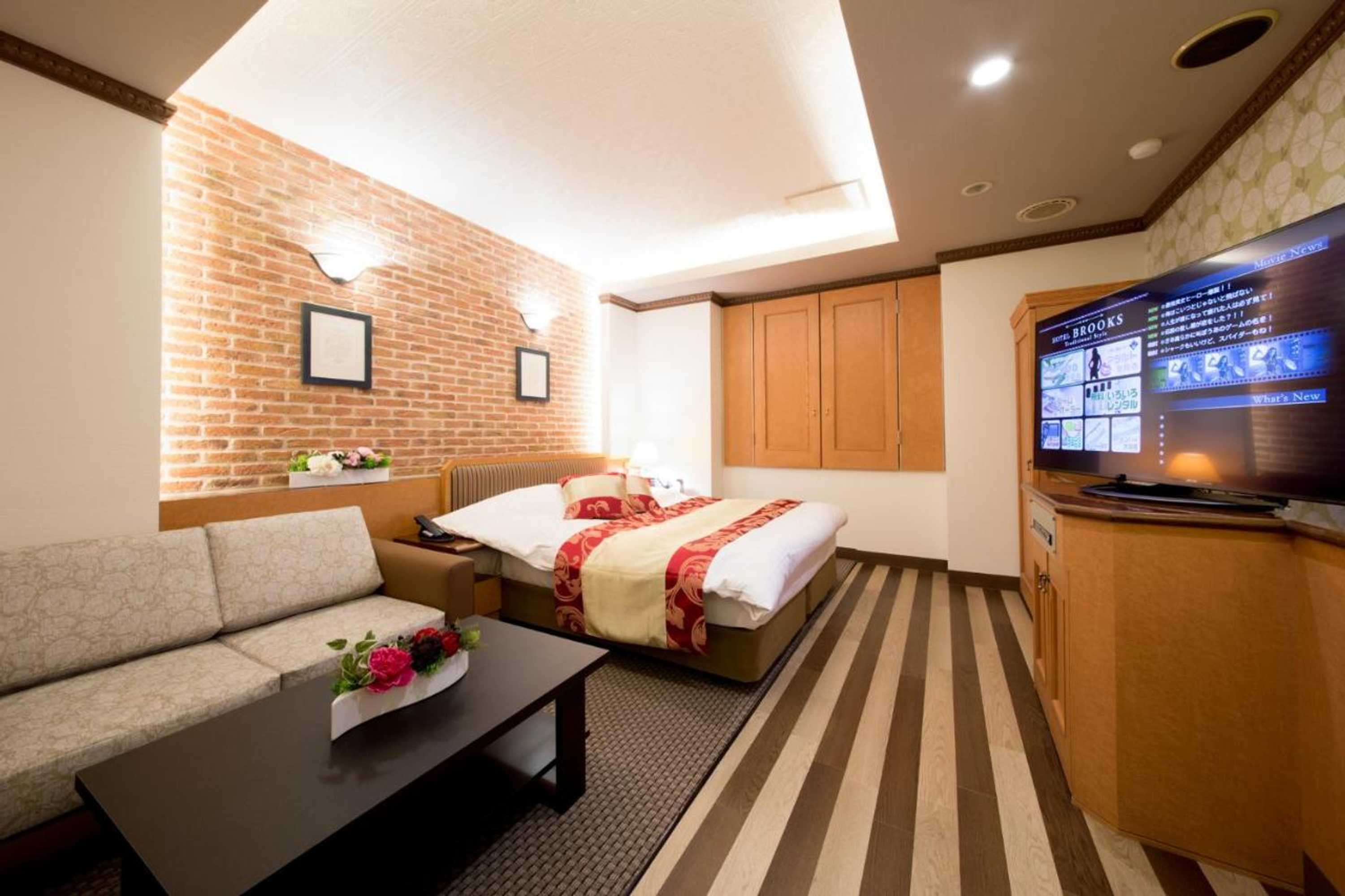 Gift card for Hotel Brooks (adult Only )