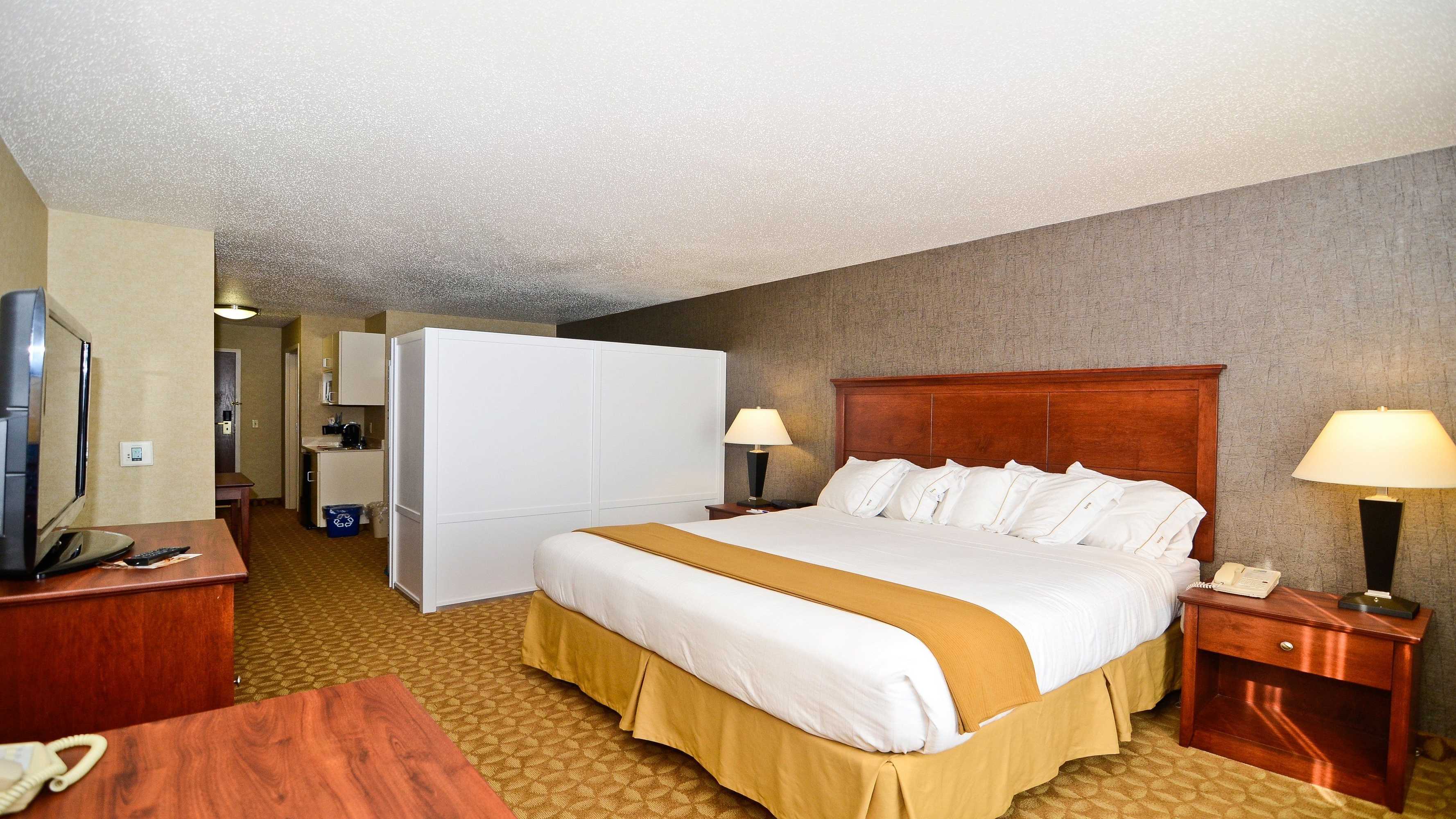 Gift card for Holiday Inn Express Hotel & Suites Fort Atkinson by Ihg Gift card for Holiday Inn Express Hotel & Suites Fort Atkinson by Ihg