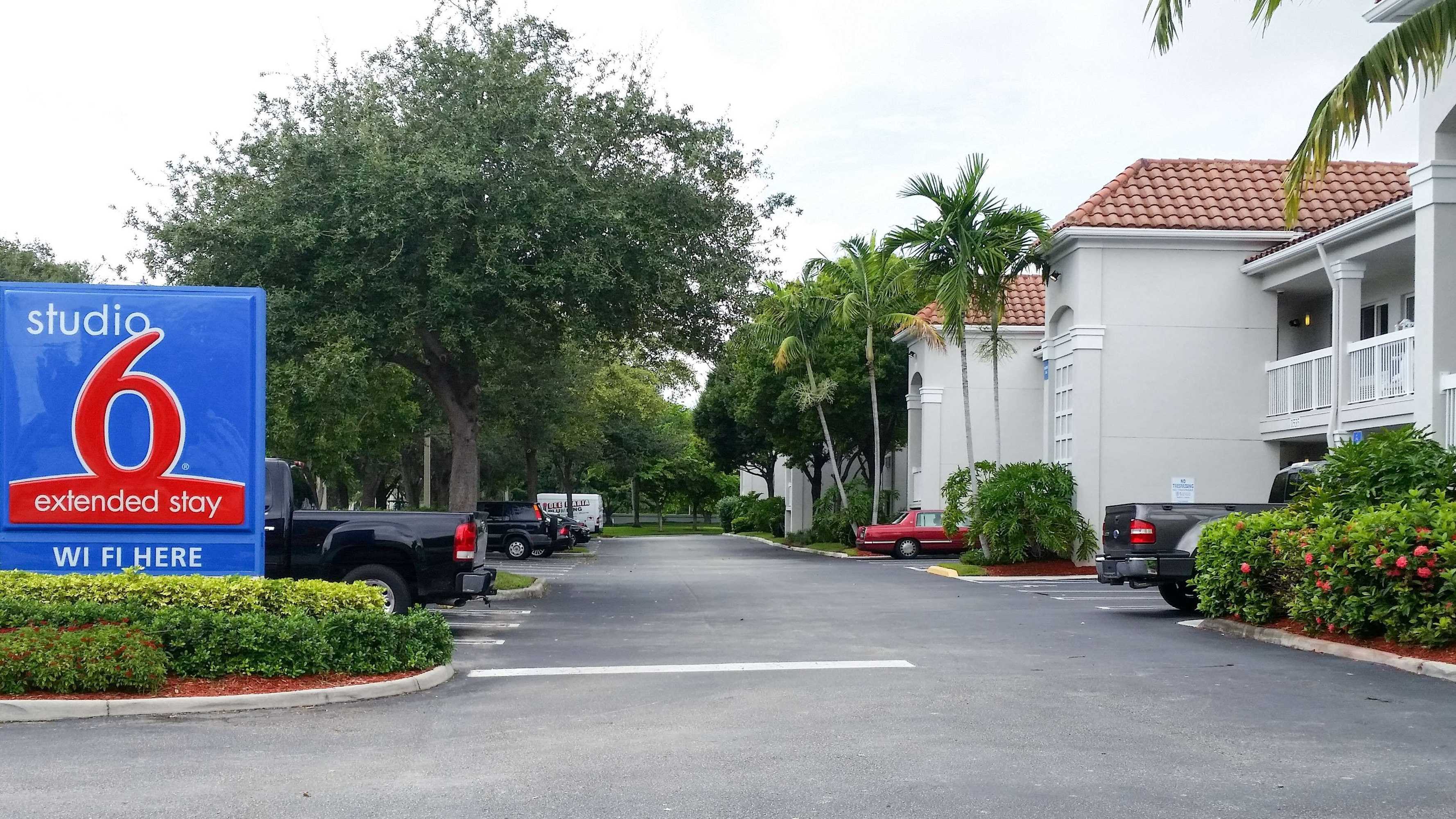 Gift card for Studio 6 West Palm Beach, FL Gift card for Studio 6 West Palm Beach, FL