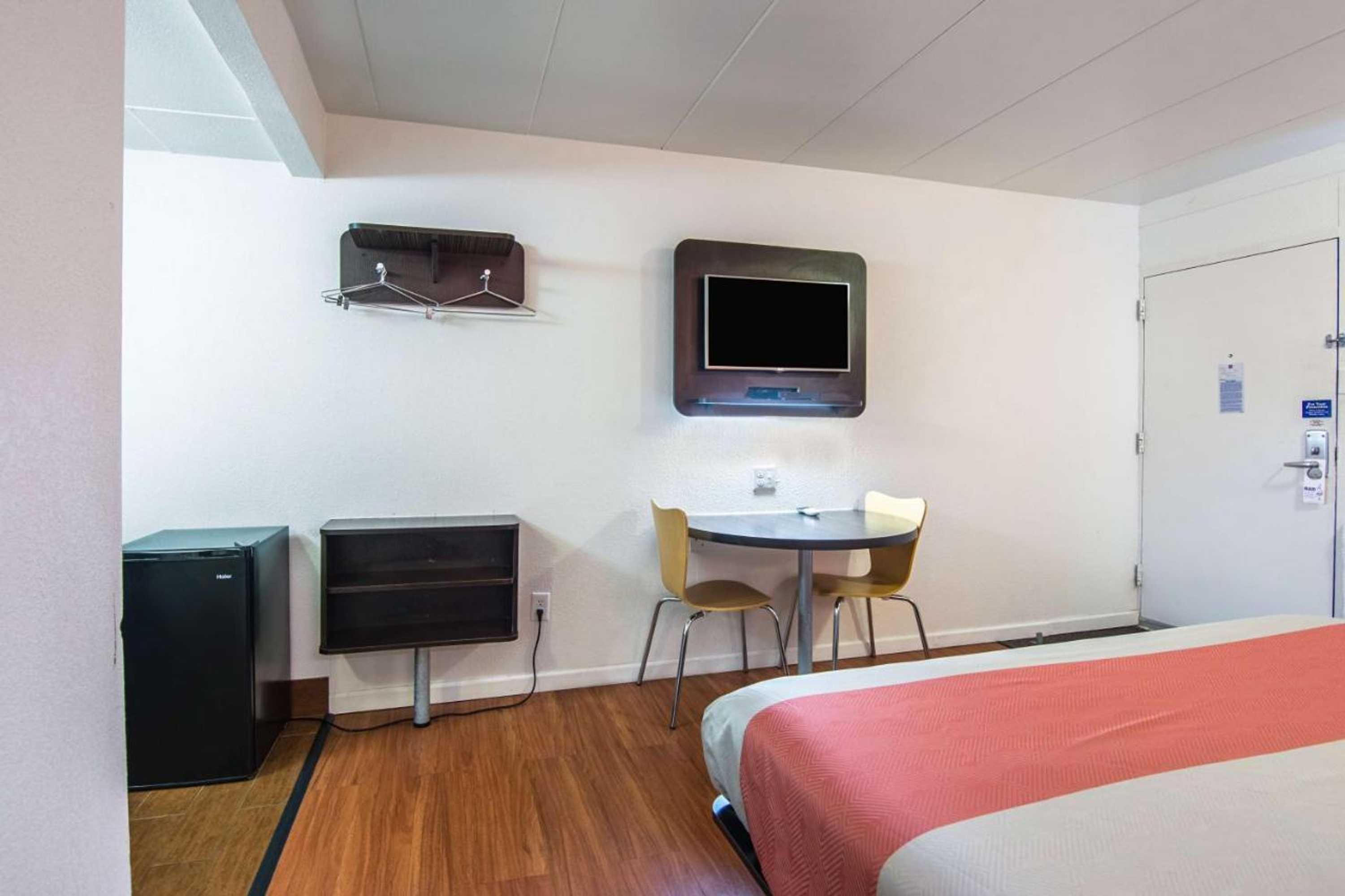 Gift card for Motel 6 Glassboro, NJ - Rowan University