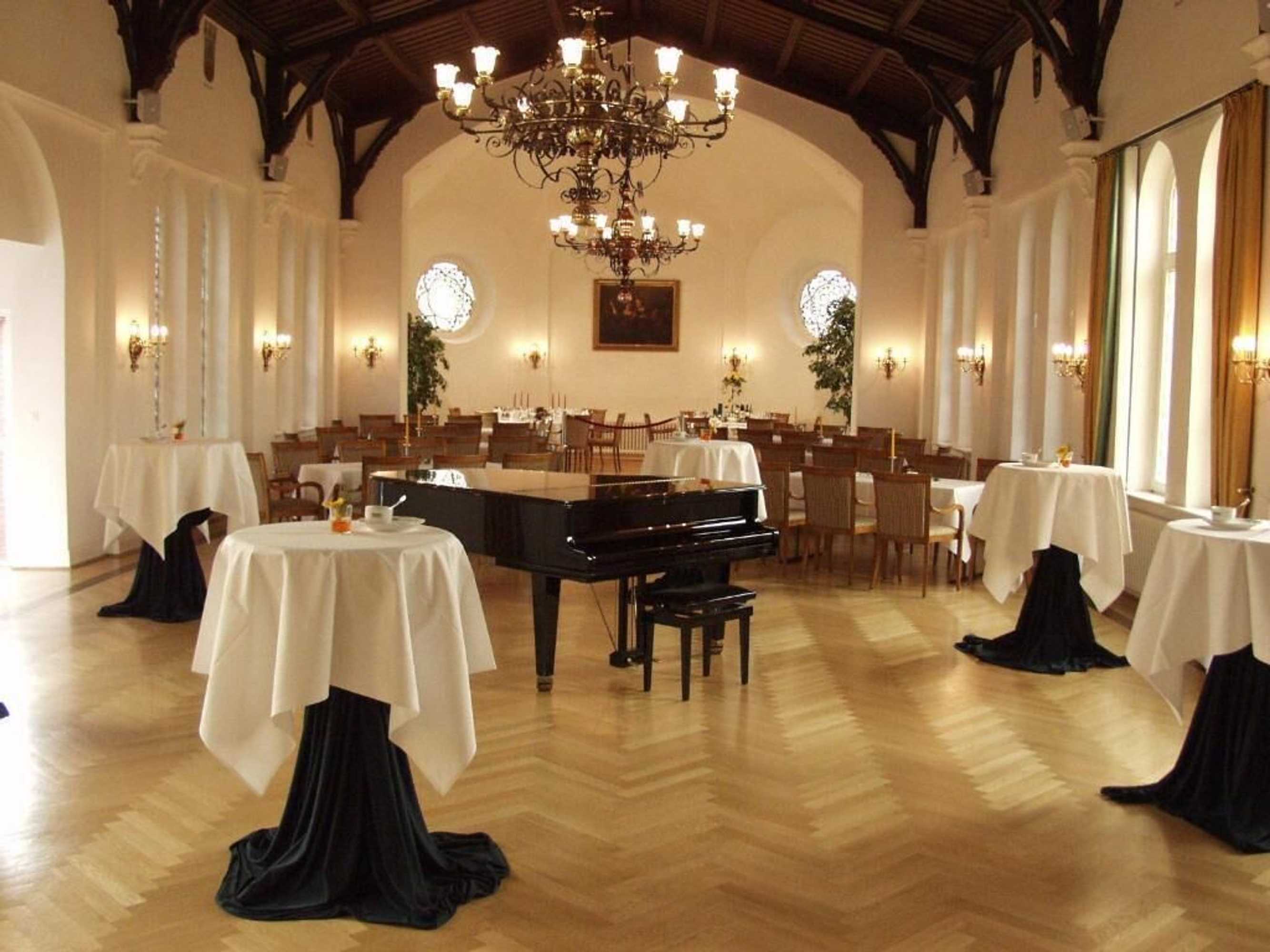 Gift card for Genießer Hotel Altes Gymnasium Gift card for Genießer Hotel Altes Gymnasium