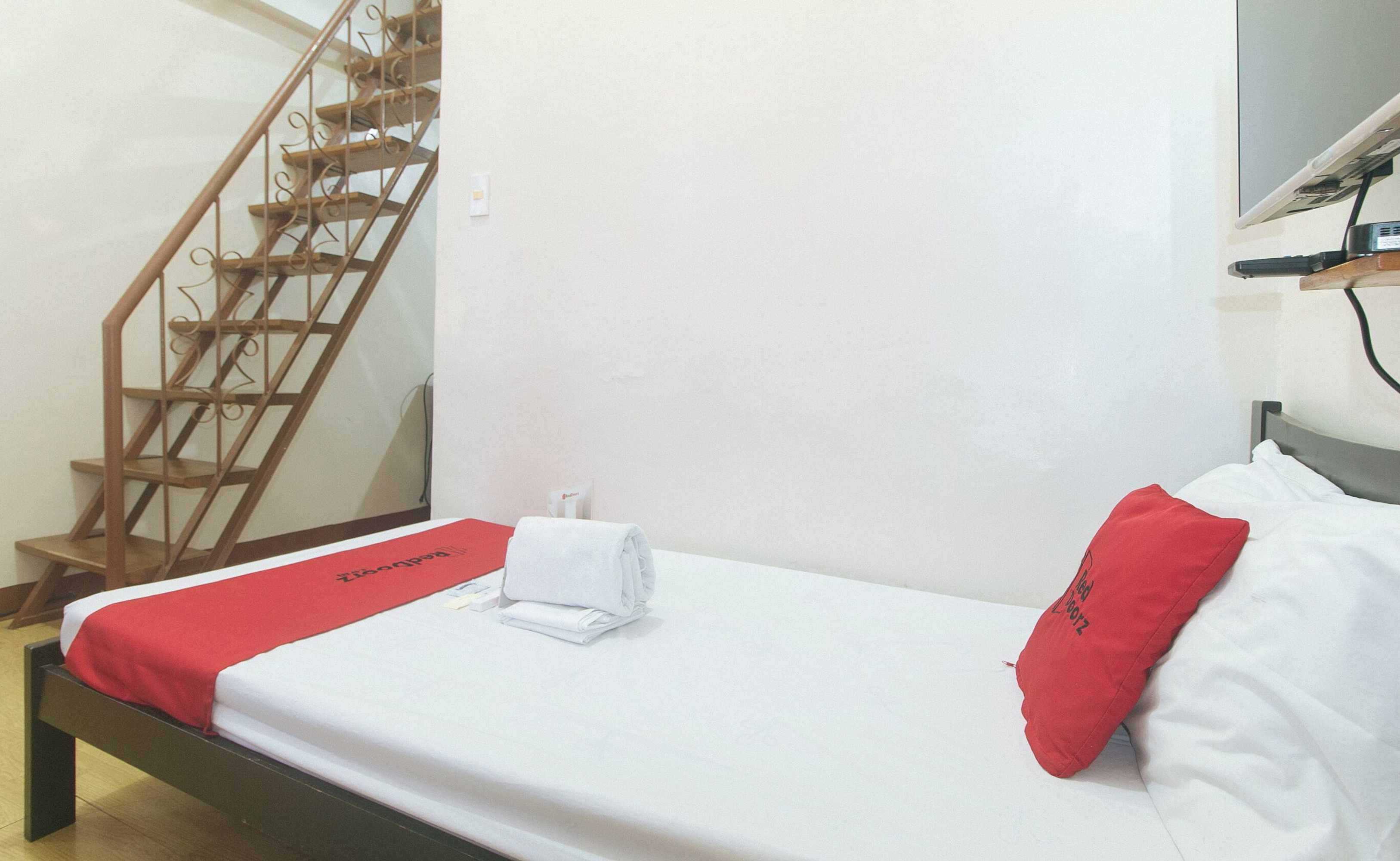 Gift card for Reddoorz @ Moonwalk Paranaque Gift card for Reddoorz @ Moonwalk Paranaque