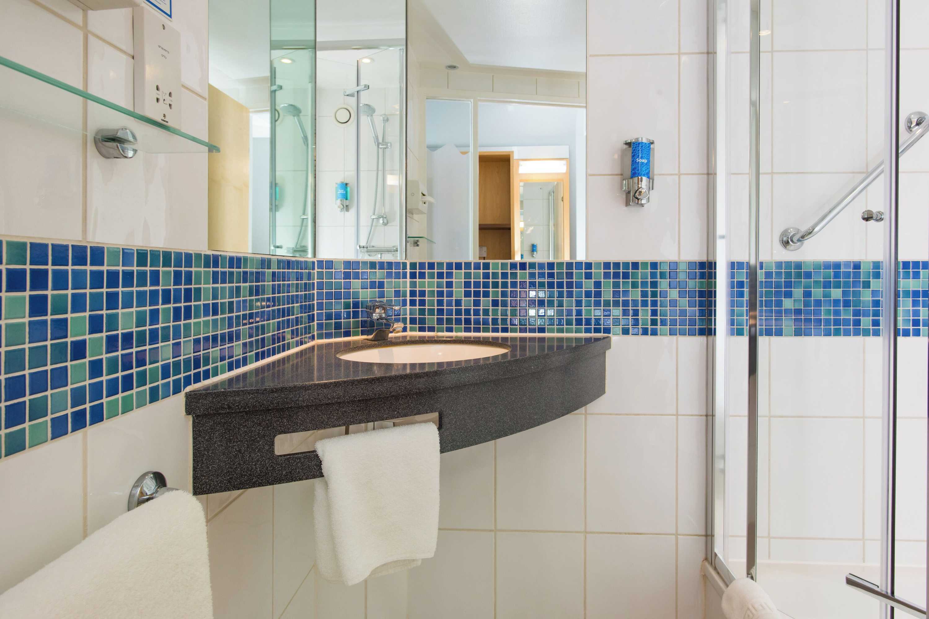 Gift card for Holiday Inn Express Hemel Hempstead by Ihg Gift card for Holiday Inn Express Hemel Hempstead by Ihg