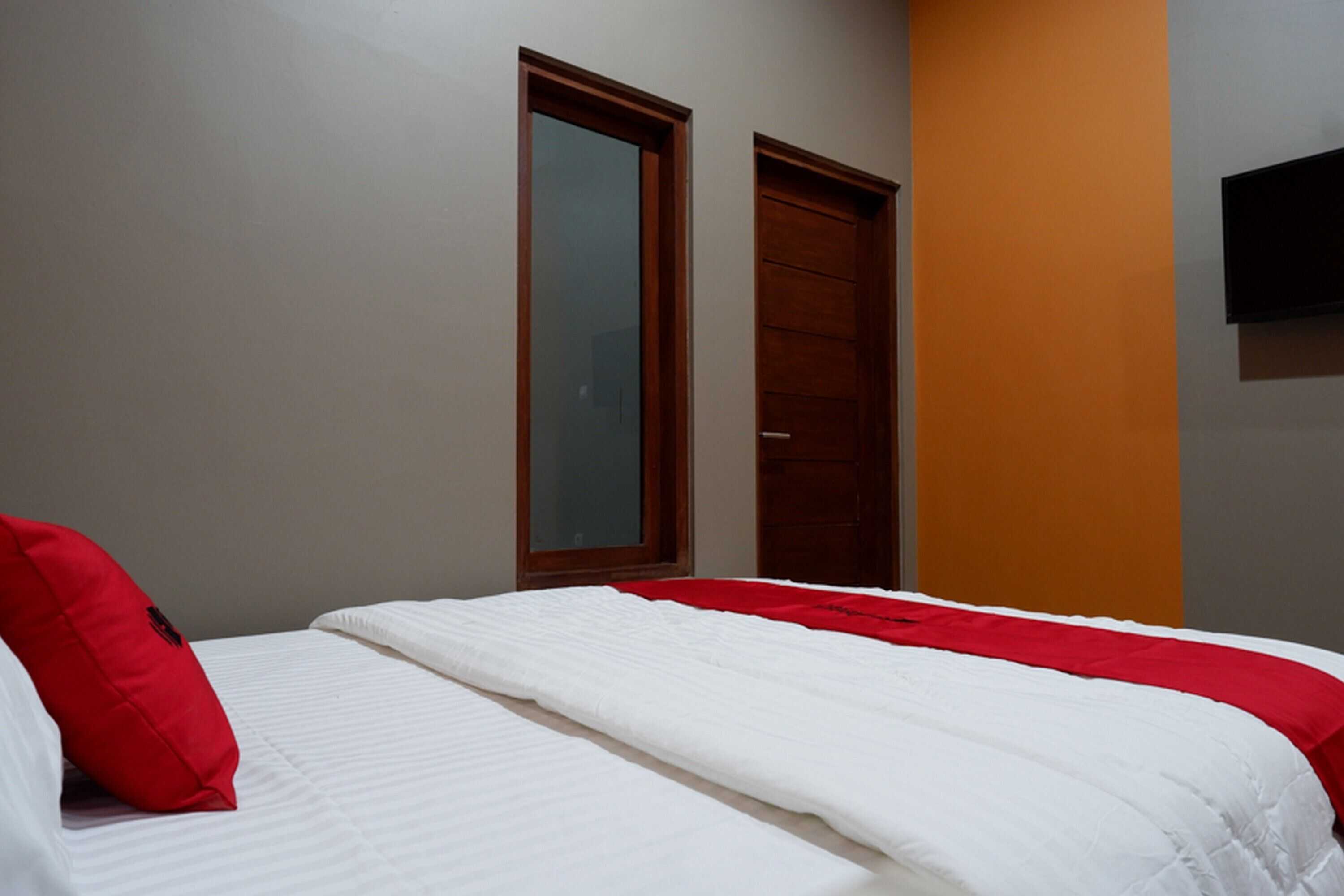Gift card for Reddoorz Syariah Near Stasiun Tegal Gift card for Reddoorz Syariah Near Stasiun Tegal