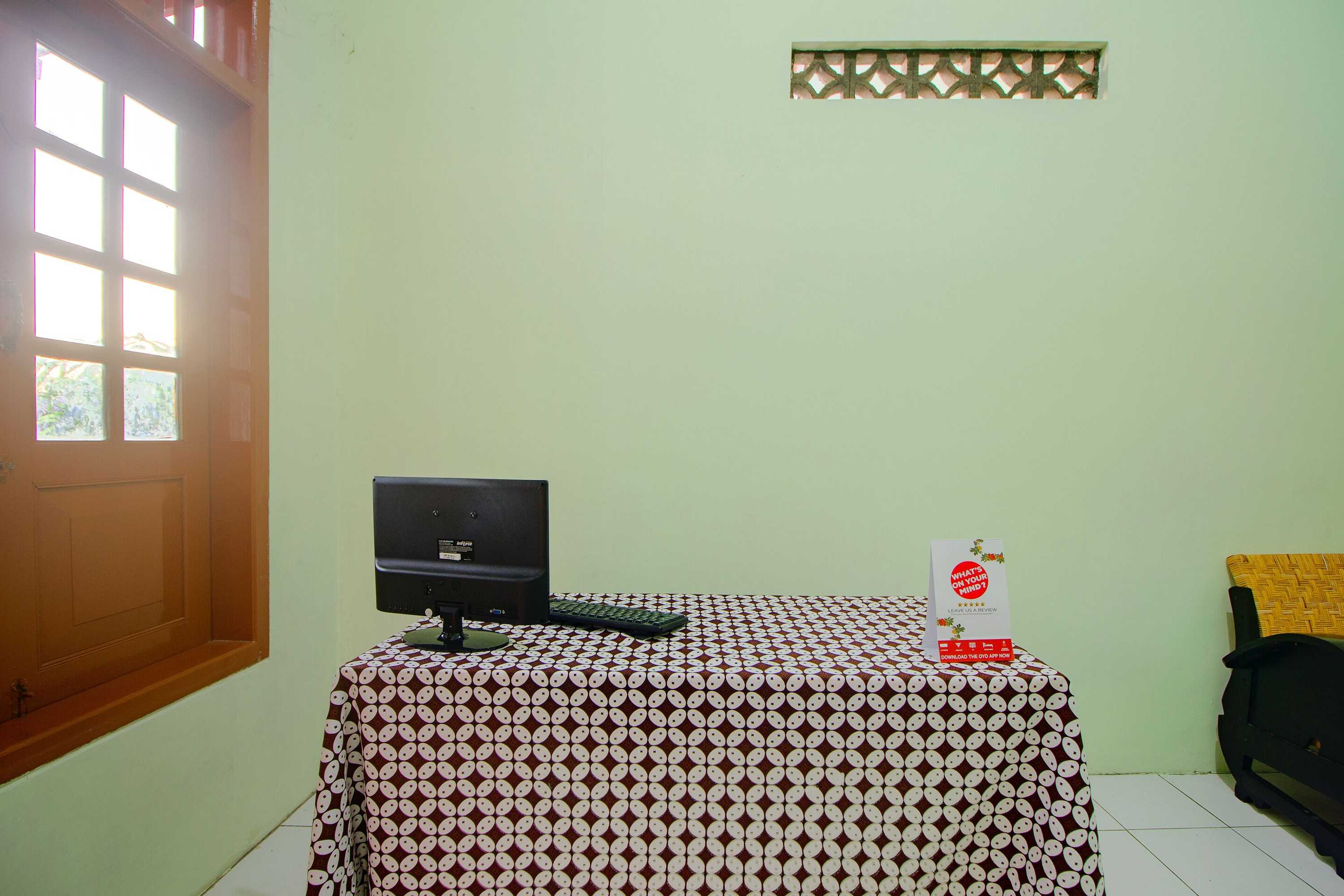 Gift card for Reddoorz Syariah Near Alun Alun Wonosari Gift card for Reddoorz Syariah Near Alun Alun Wonosari