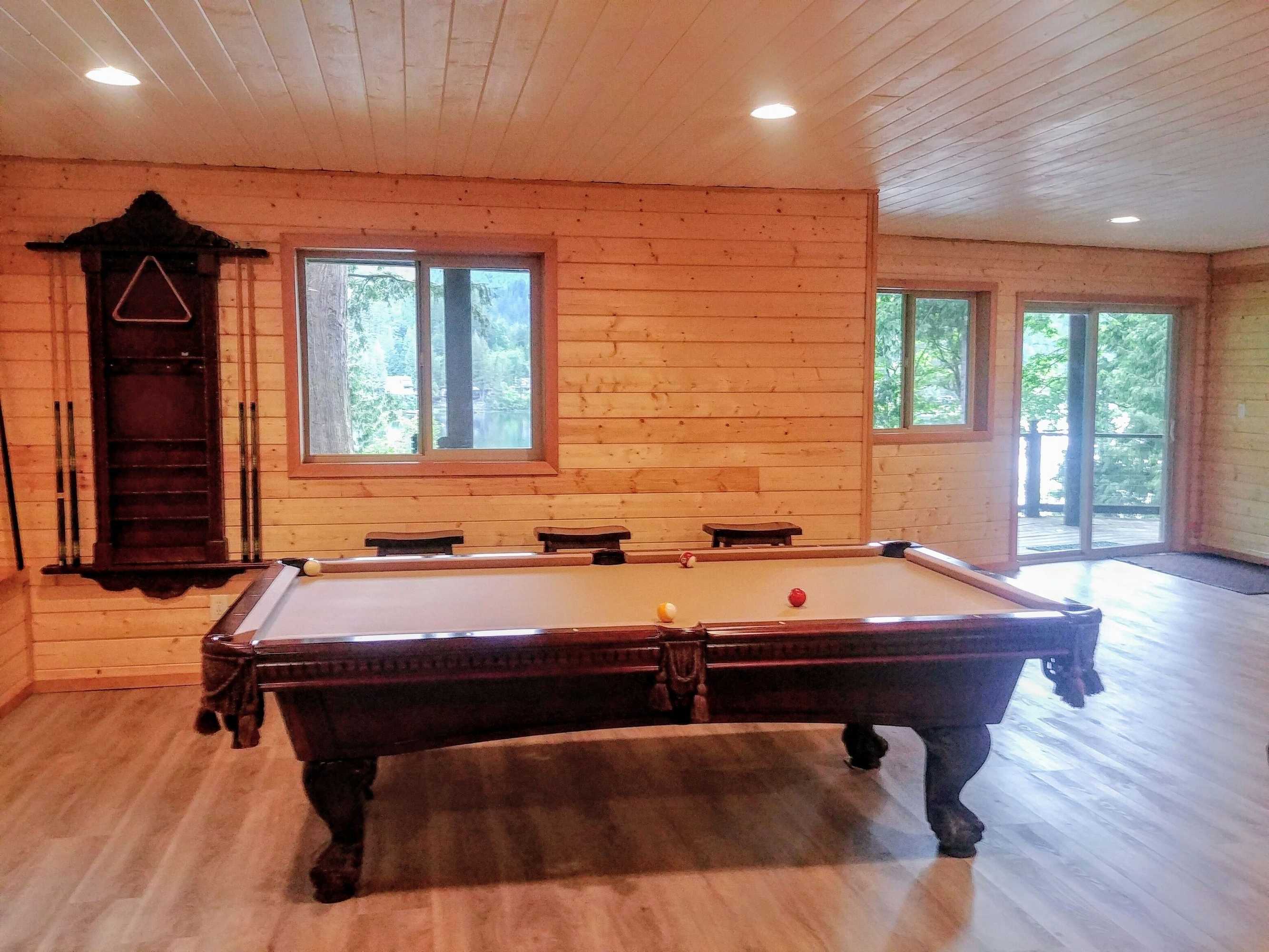 Gift card for 83mf - Lakeside - Hot Tub - Wifi - Bbq - Dock - Sleeps 4 NO Pets Gift card for 83mf - Lakeside - Hot Tub - Wifi - Bbq - Dock - Sleeps 4 NO Pets
