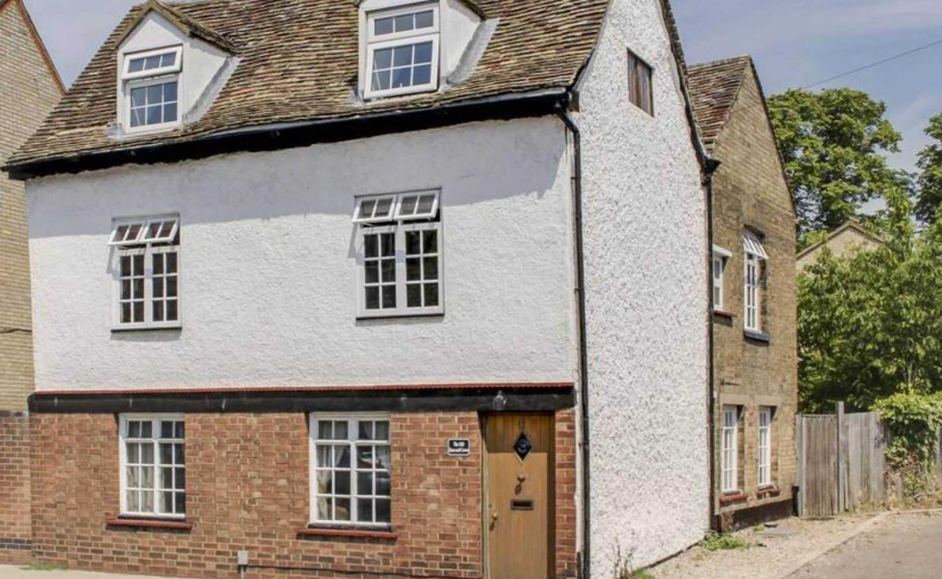 Gift card for 4 BR & 2 Bathroom House Parking Garden St Neots Town Centre Gift card for 4 BR & 2 Bathroom House Parking Garden St Neots Town Centre