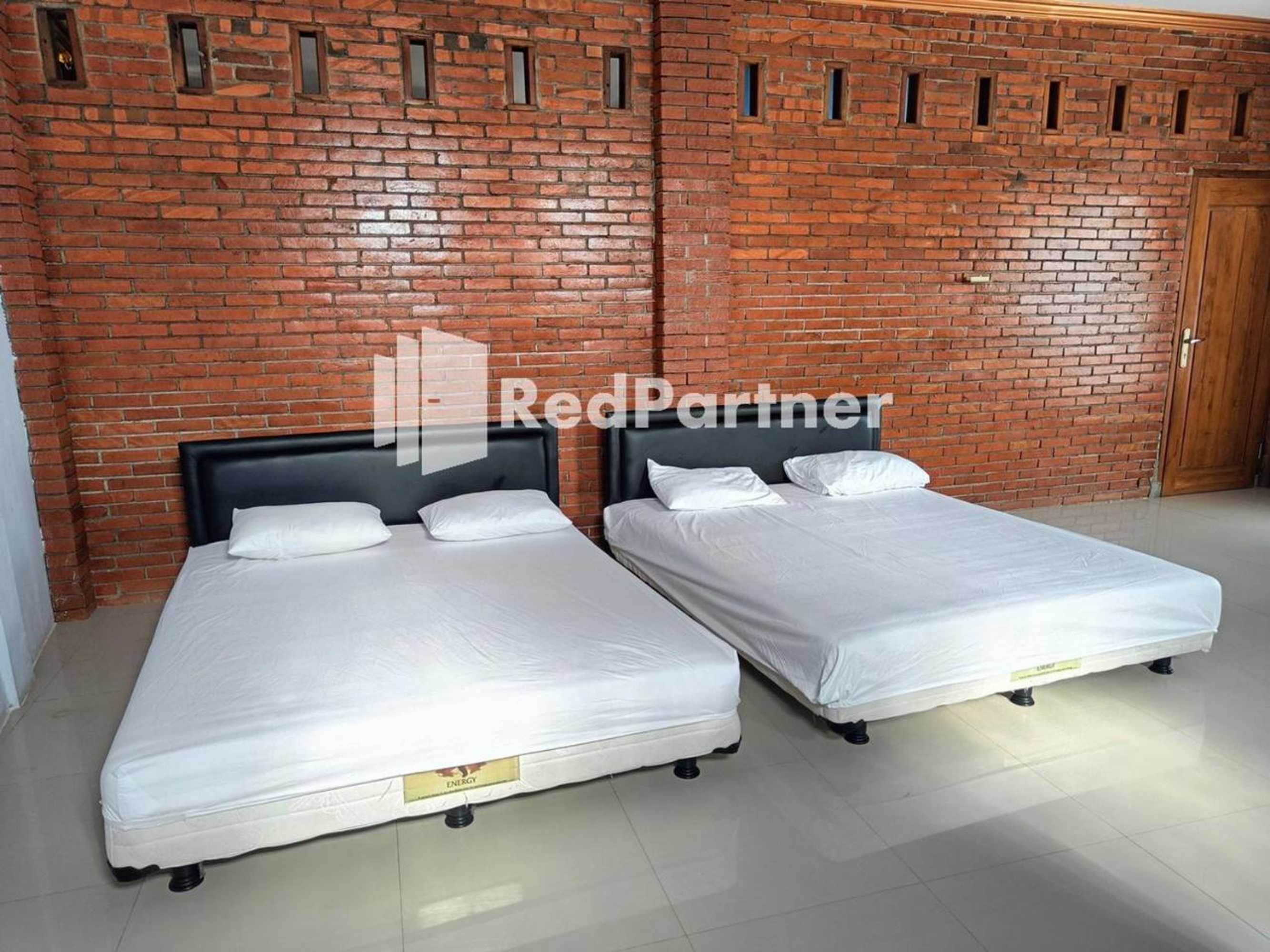 Gift card for Jogo Segoro Homestay Mitra Reddoorz Near Pantai Sundak Gunungkidul Gift card for Jogo Segoro Homestay Mitra Reddoorz Near Pantai Sundak Gunungkidul