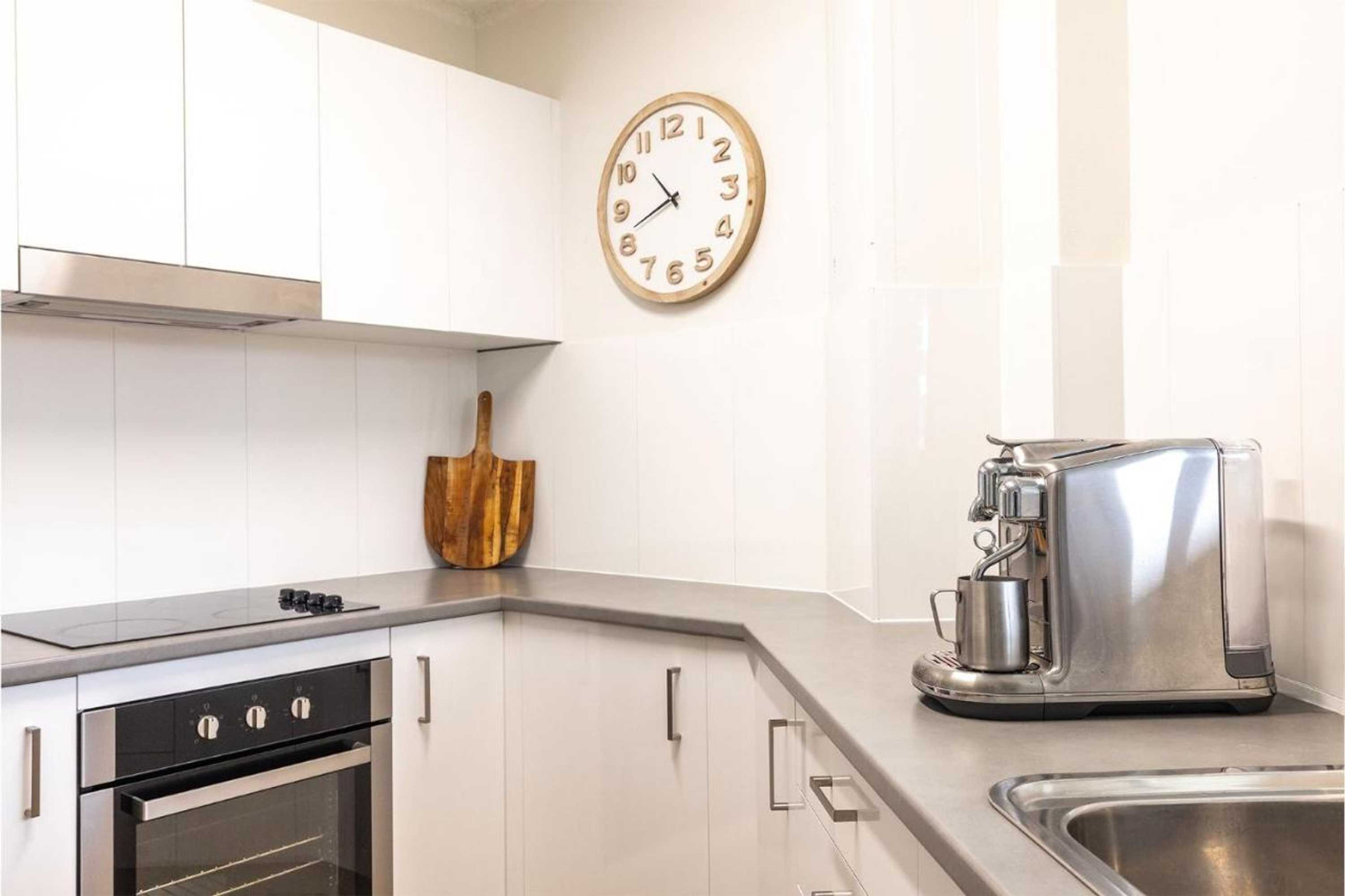 Gift card for Thurlow Lodge, 7,6 Thurlow Avenue - Beautifully Styled Unit With Wifi, Views And a Pool