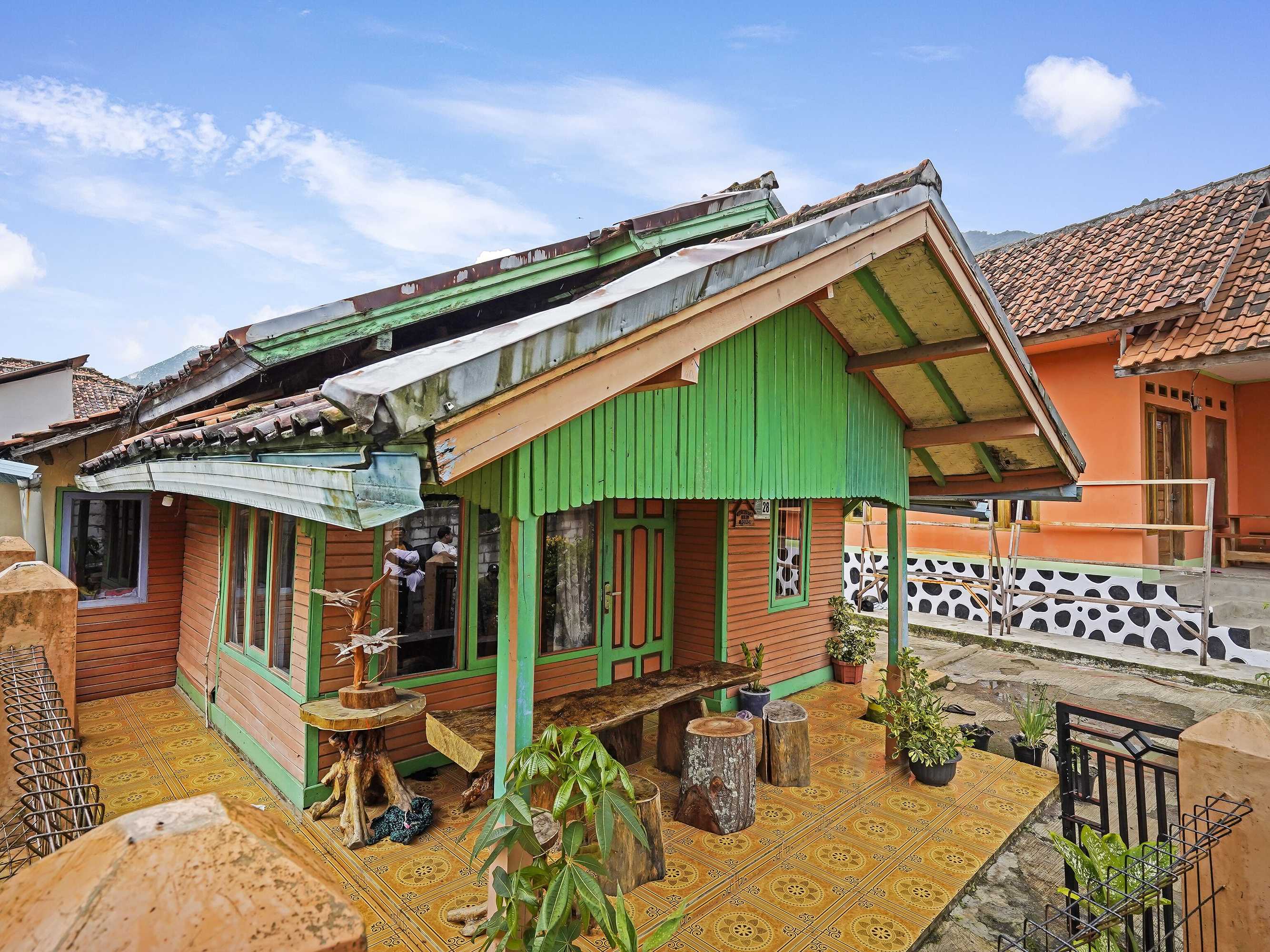 Gift card for Oyo Homes 91128 Desa Wisata Lebakmuncang Ciwidey Syariah Gift card for Oyo Homes 91128 Desa Wisata Lebakmuncang Ciwidey Syariah