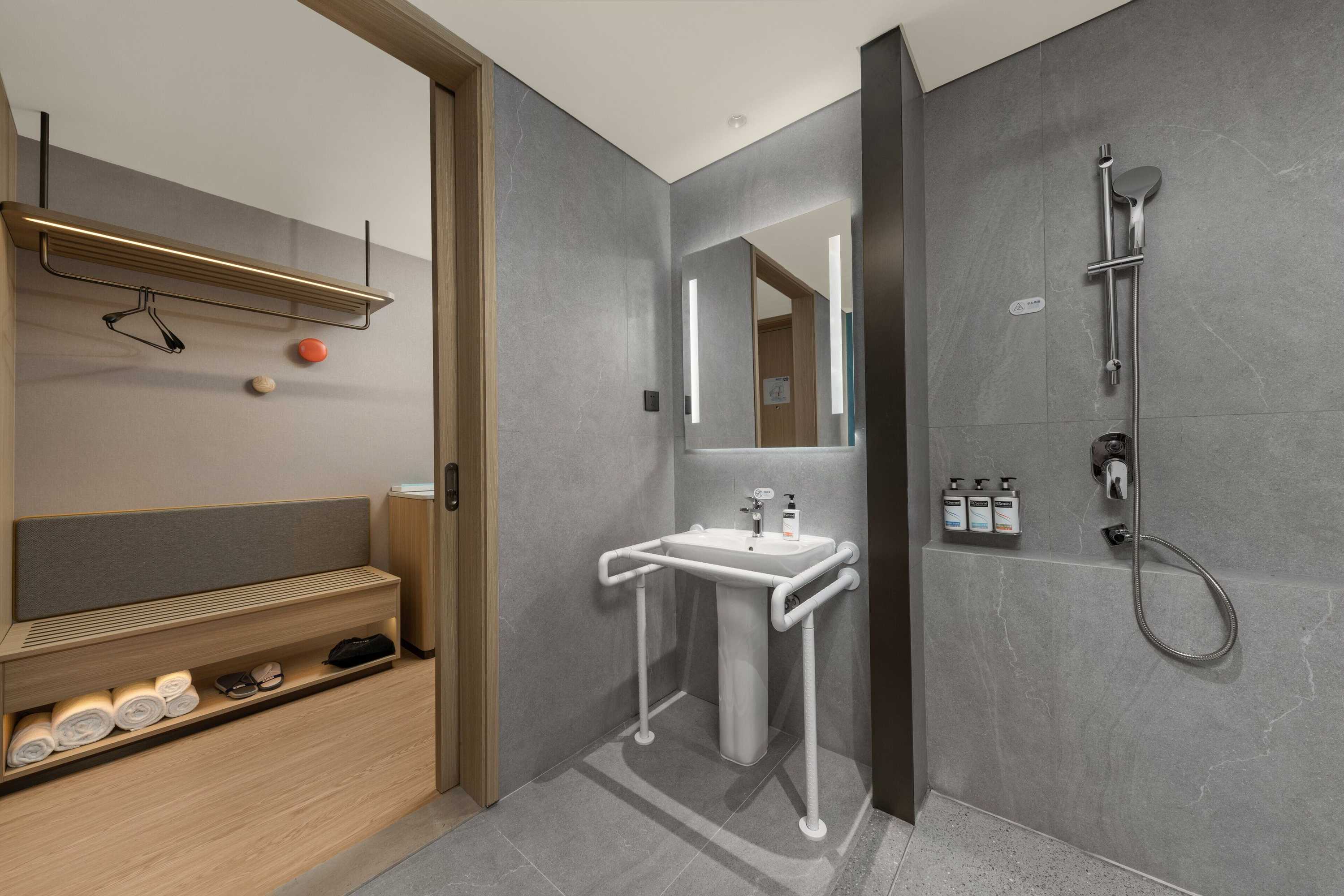 Gift card for Holiday Inn Express Jiangmen Yinhu Bay by Ihg Gift card for Holiday Inn Express Jiangmen Yinhu Bay by Ihg