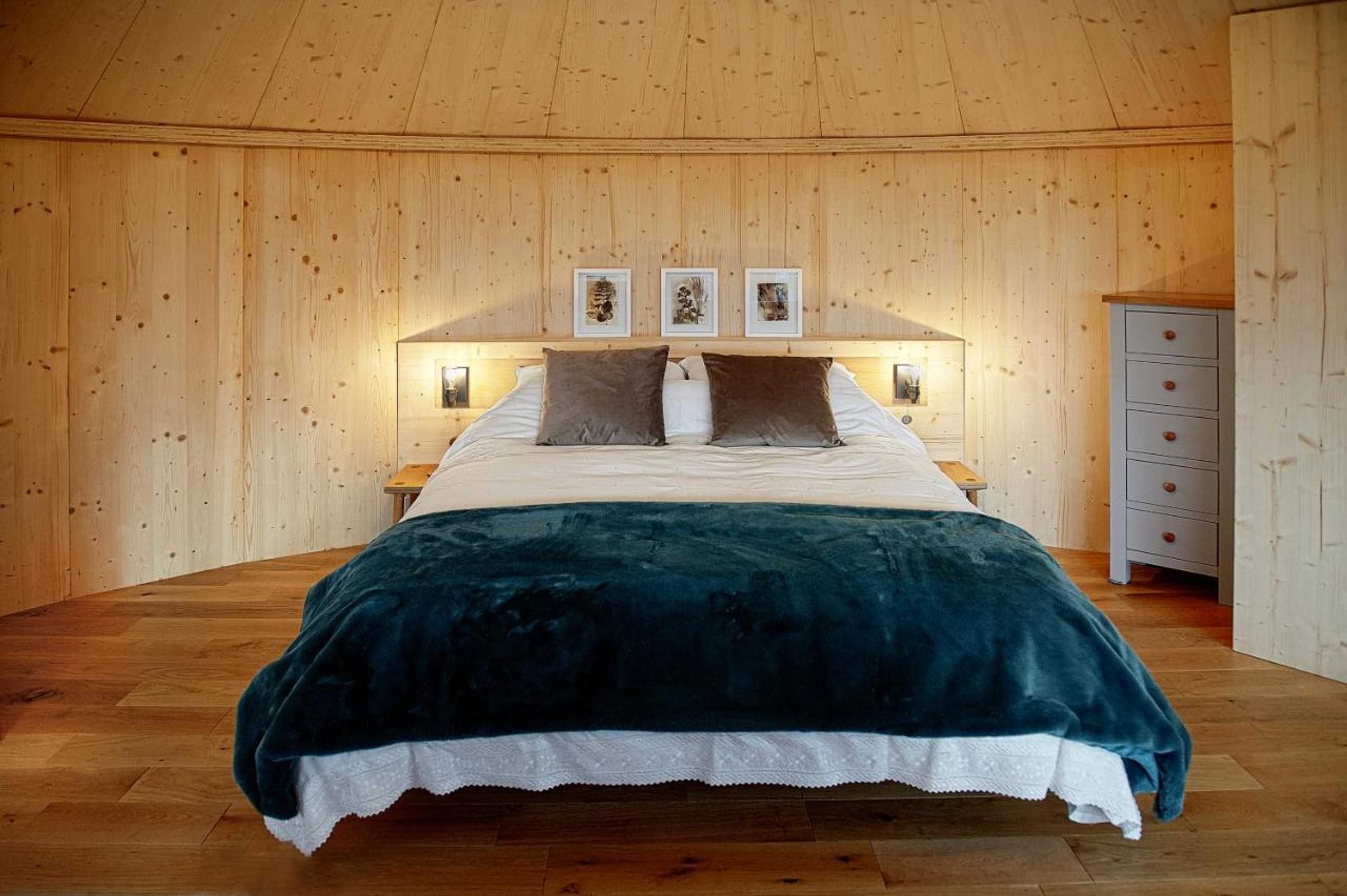 Gift card for Craigmaddie Muir Roundhouse With Hot Tub Romantic, Luxury, Rural Stay For 2 Near Milngavie Gift card for Craigmaddie Muir Roundhouse With Hot Tub Romantic, Luxury, Rural Stay For 2 Near Milngavie