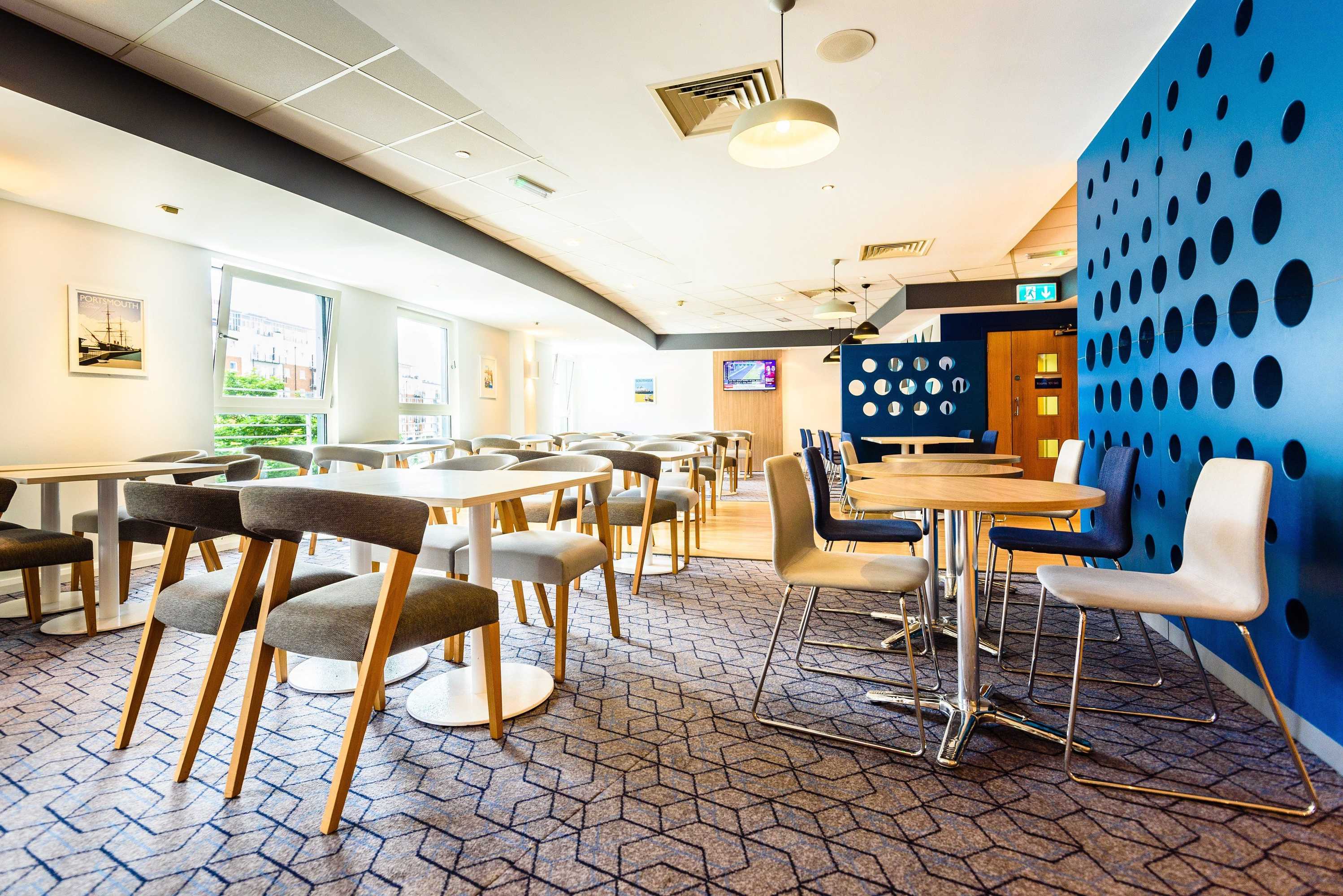 Gift card for Holiday Inn Express Portsmouth - Gunwharf Quays by Ihg Gift card for Holiday Inn Express Portsmouth - Gunwharf Quays by Ihg