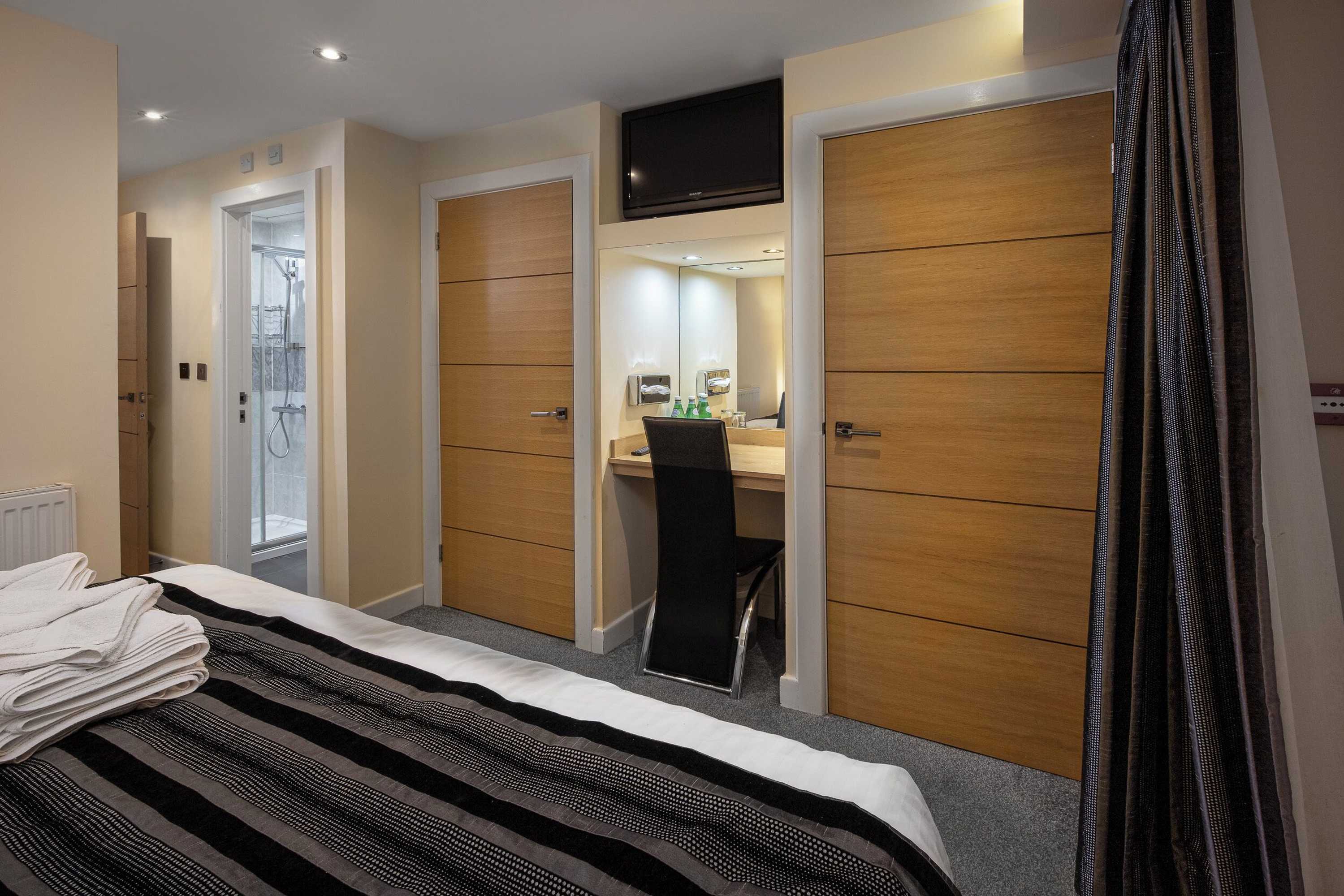 Gift card for Queens Mansions: Lakeland Suite