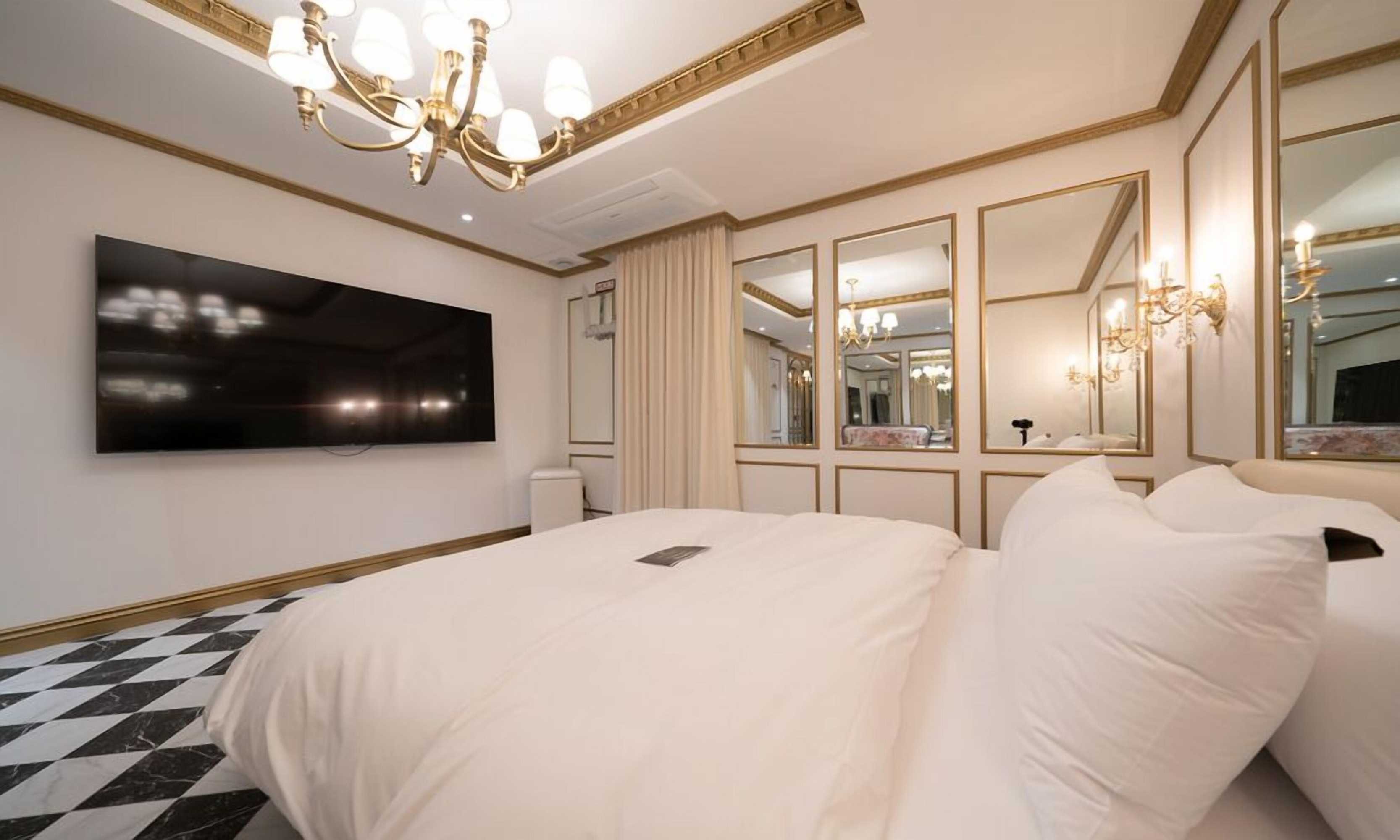 Gift card for Pocheon Lua Premium Drive-In Hotel Gift card for Pocheon Lua Premium Drive-In Hotel