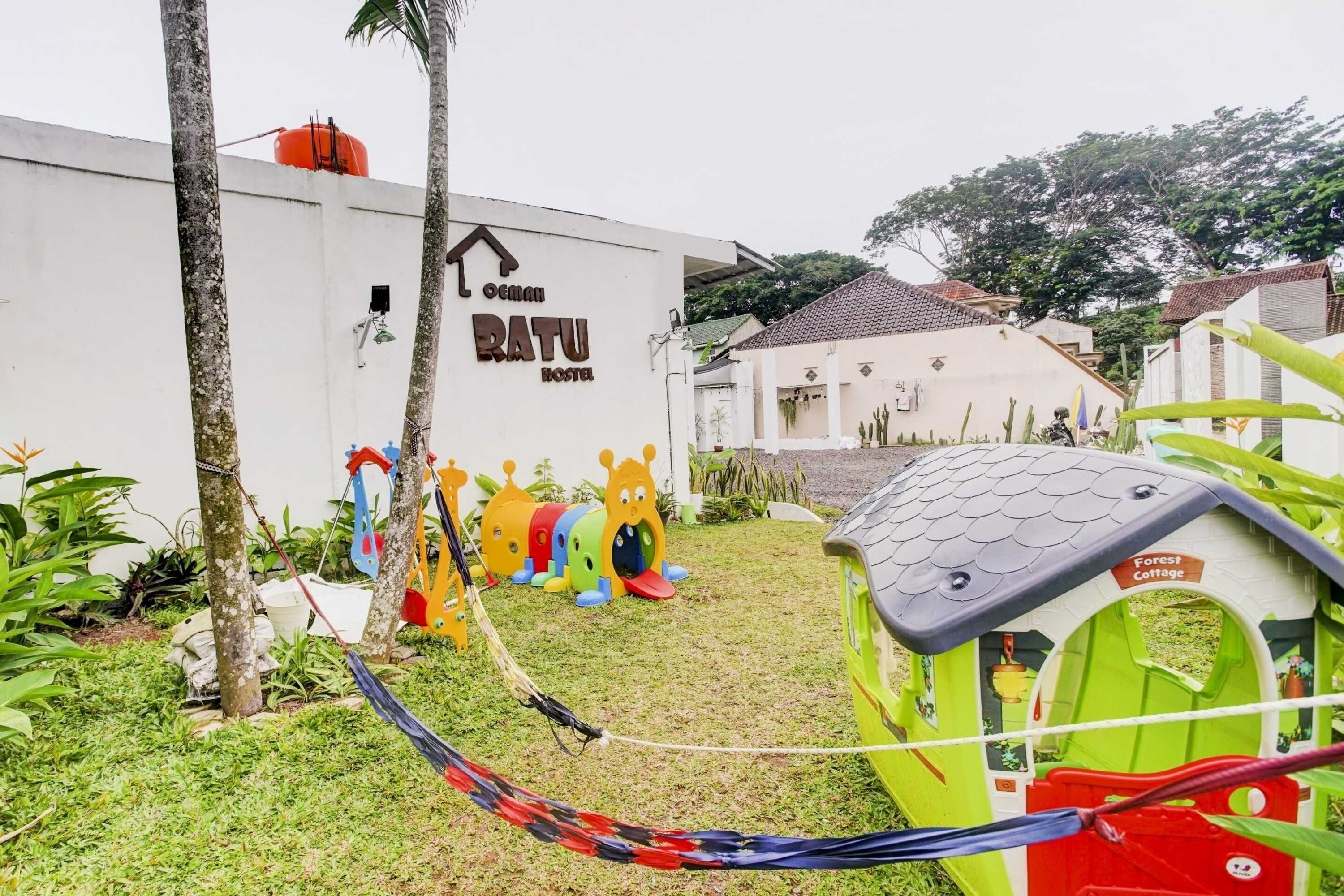 Gift card for Oyo 90124 Oemah Ratu Hostel Syariah Gift card for Oyo 90124 Oemah Ratu Hostel Syariah
