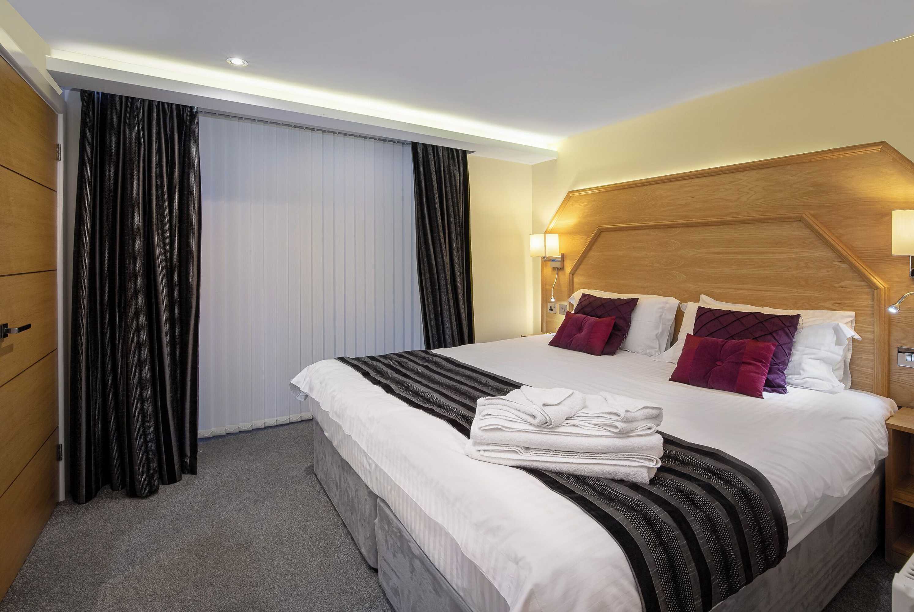 Gift card for Queens Mansions: Lakeland Suite