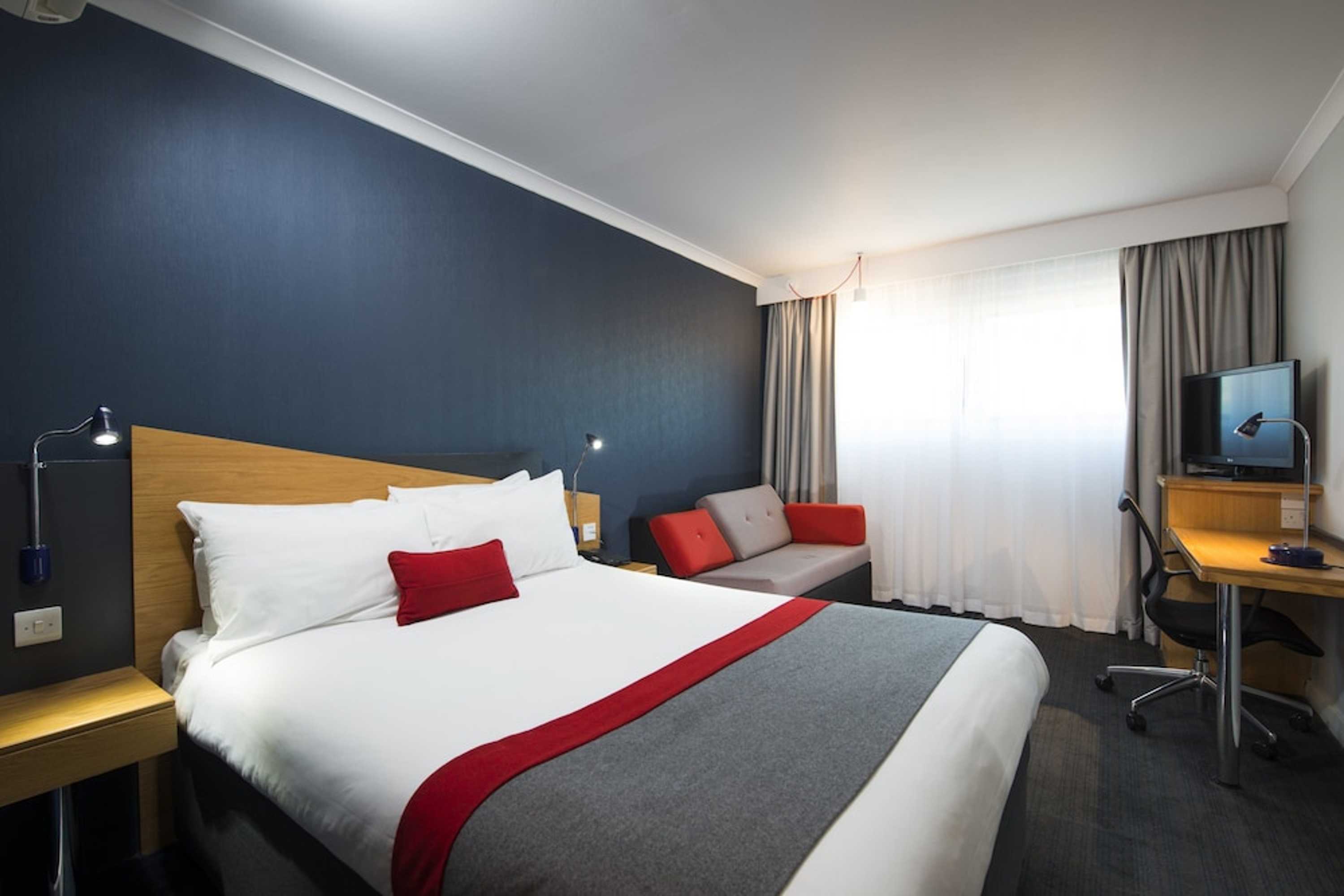Gift card for Holiday Inn Express Birmingham - Oldbury by Ihg Gift card for Holiday Inn Express Birmingham - Oldbury by Ihg
