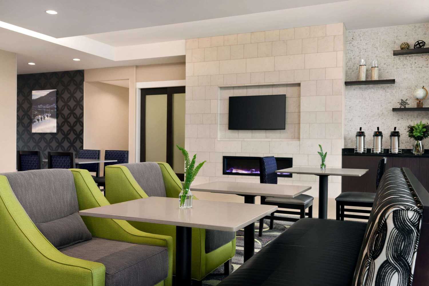 Gift card for La Quinta Inn & Suites by Wyndham Burlington Gift card for La Quinta Inn & Suites by Wyndham Burlington