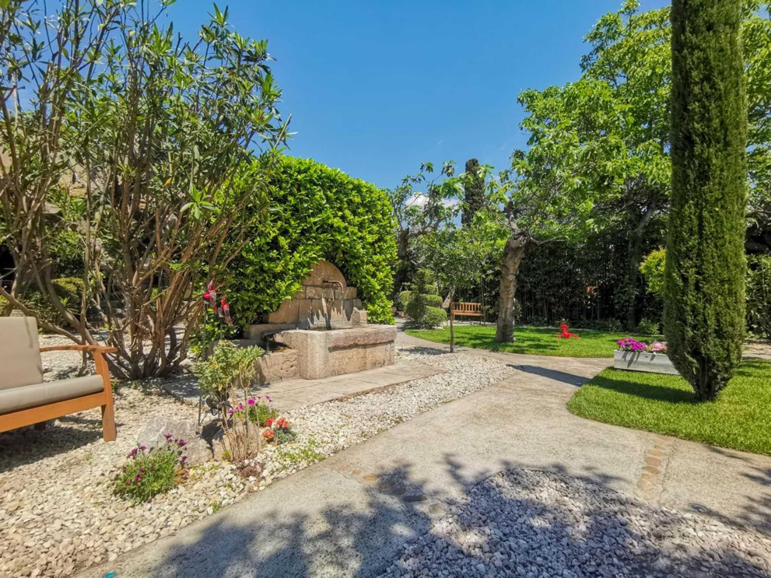 Gift card for Hôtel Sous Les Figuiers - Piscine, Parking, Centre Ville